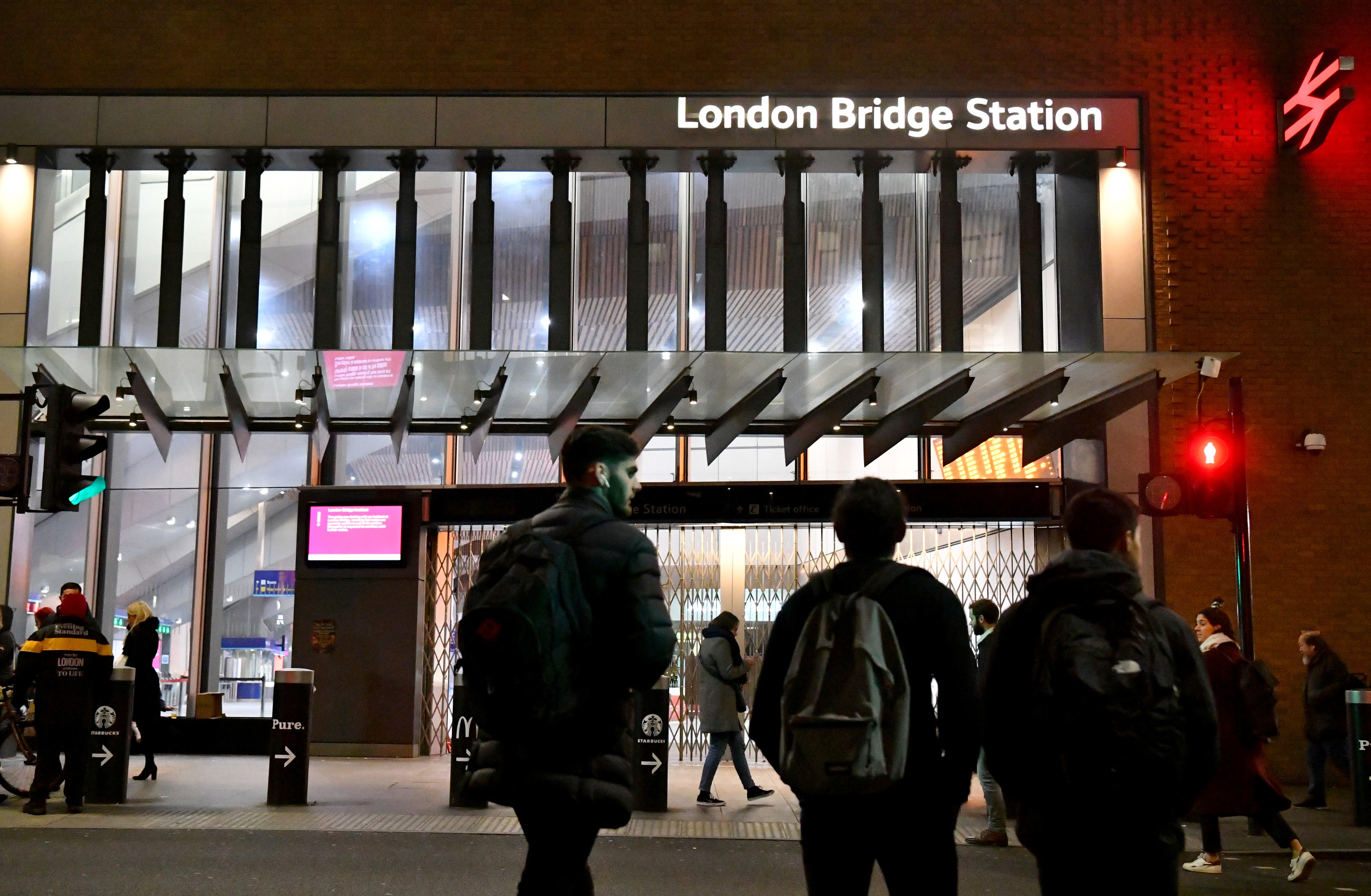英國倫敦橋恐襲:倫敦橋11月29日發生恐襲事件之後,倫敦站隨之關閉。(Reuters)