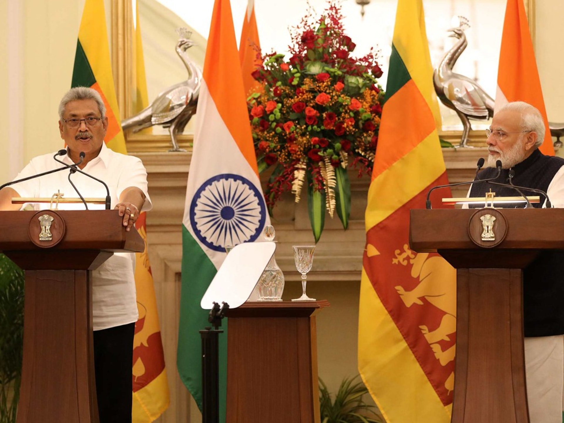 11月29日,戈塔巴亞(左)在記者會上稱,對此次訪問的期待很高,承諾會提升雙方合作水平,「因為兩國在政治和歷史上都有悠久聯繫」。(VCG) 11月29日,戈塔巴亞(左)在記者會上稱,對此次訪問的期待很高,承諾會提升雙方合作水平,「因為兩國在政治和歷史上都有悠久聯繫」。(VCG)