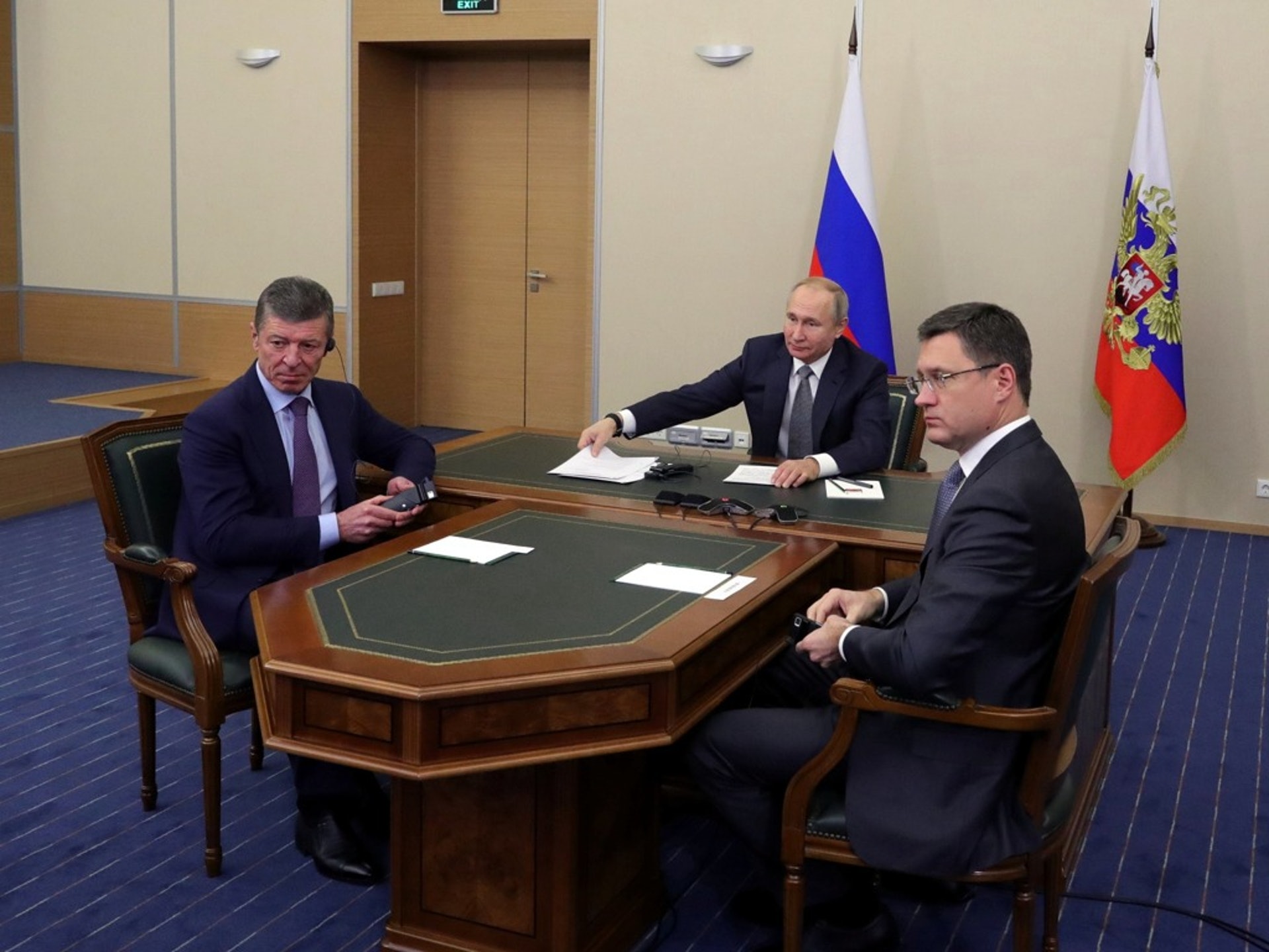 12月2日,俄羅斯總統普京(中)在克里姆林宮通過視像連線,參加中俄東線天然氣管道投產通氣儀式。(Reuters) 12月2日,俄羅斯總統普京(中)在克里姆林宮通過視像連線,參加中俄東線天然氣管道投產通氣儀式。(Reuters)