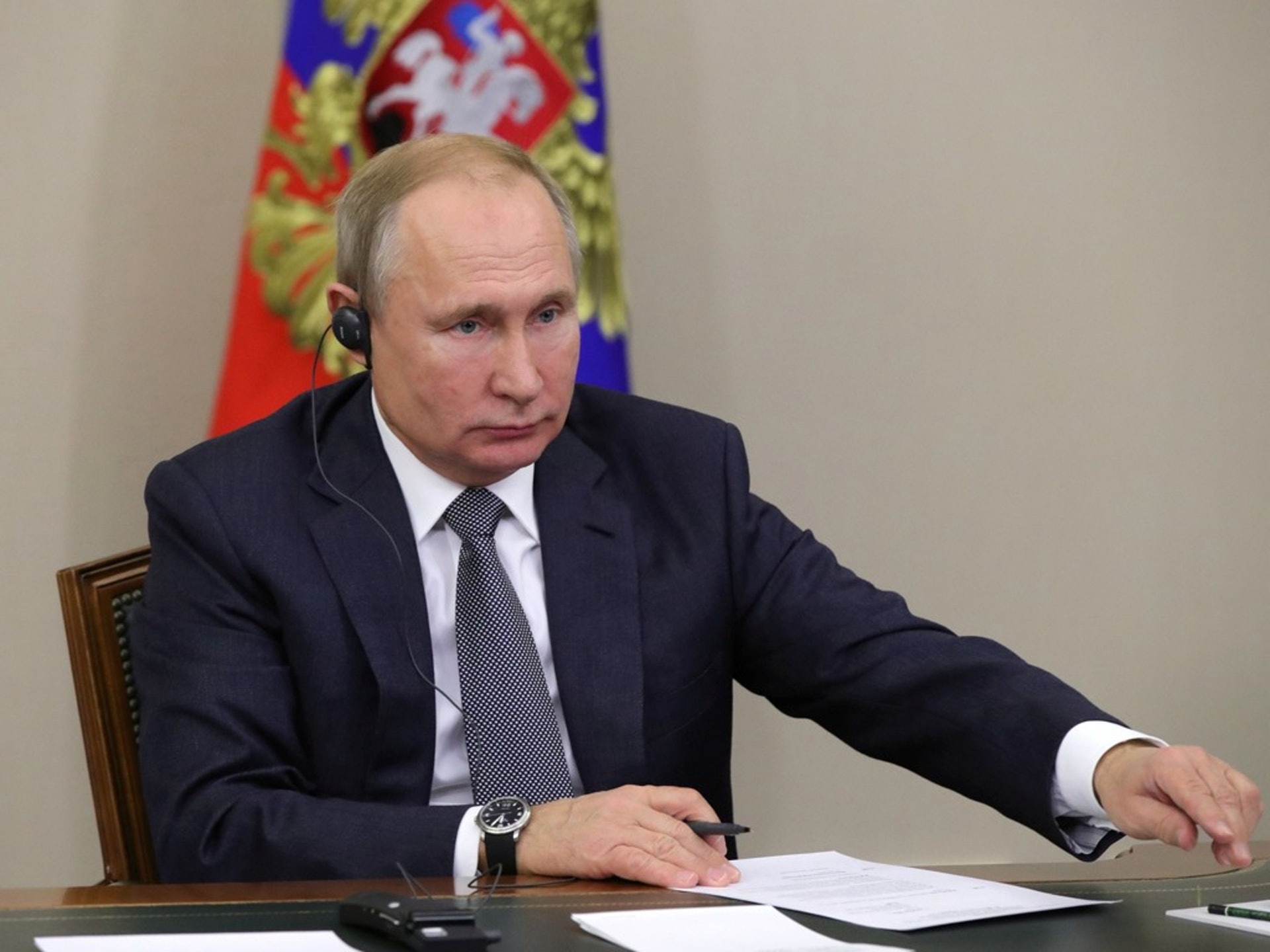 中俄代表匯報準備工作完成後,普京與習近平下達供氣、接氣指令。(Reuters)