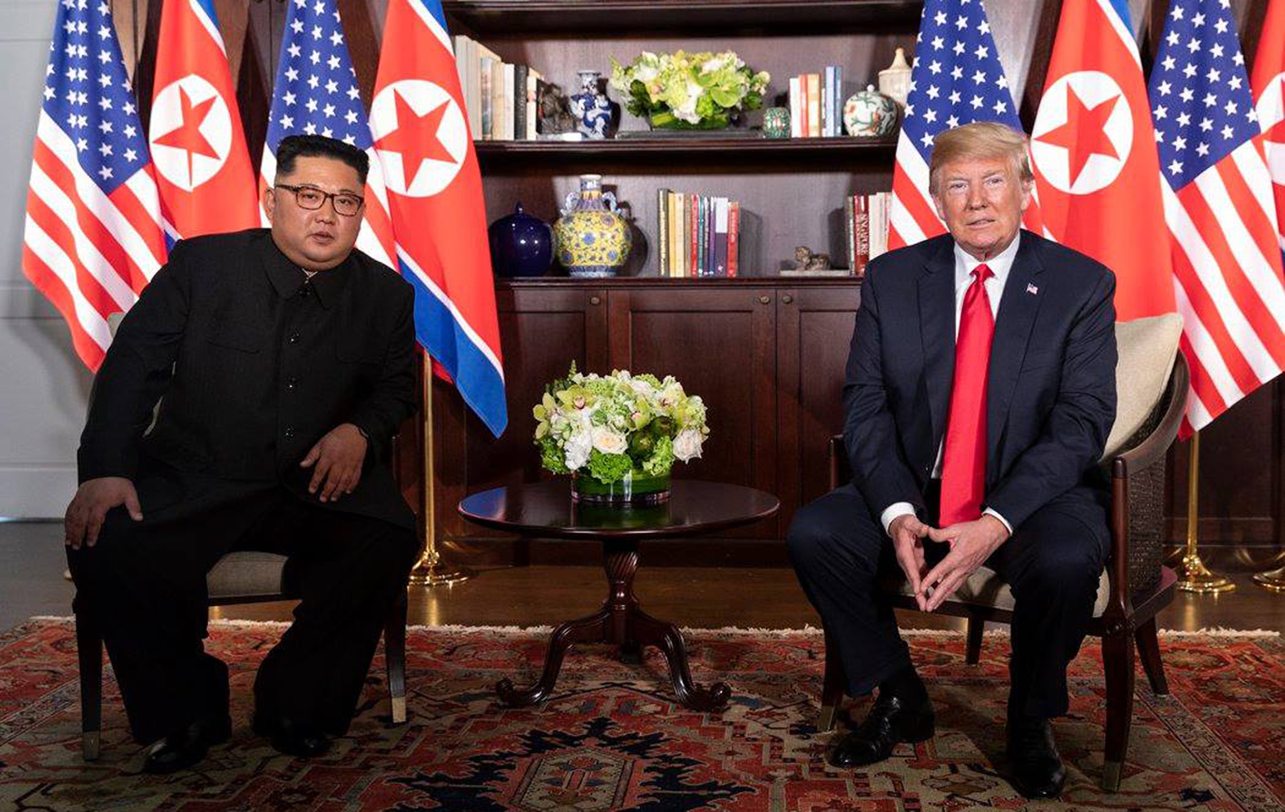 美朝談判一直陷入膠著狀態，至今未有進展。圖為2018年6月12日朝鮮最高領導人金正恩和美國總統特朗普第一次在新加坡會面。（VGC）