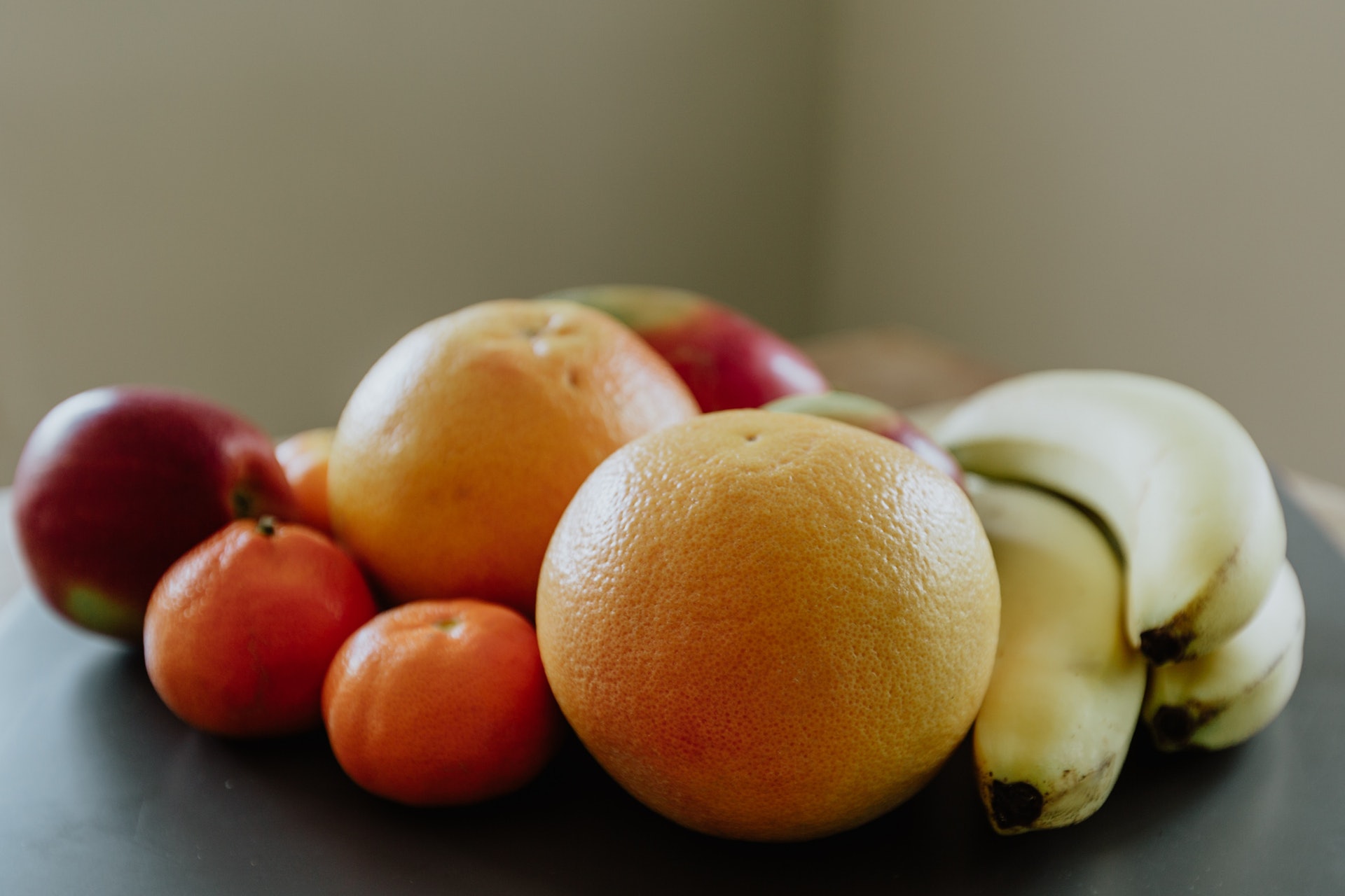 維生素C是對人體非常有益的營養，對保護眼睛健康亦大有幫助，橙就是其中一種含豐富維生素C的食物。（Christine Wehrmeier/unsplash）