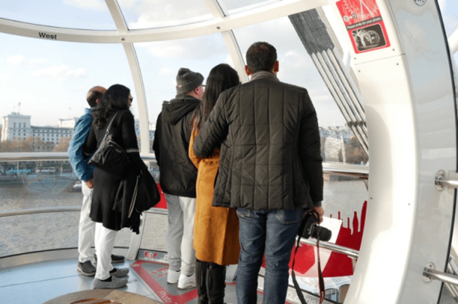 只需跟著指定位置站立,便能完美地拍攝景色及觀賞附近的景點。(KKday授權使用) (KKday授權使用)