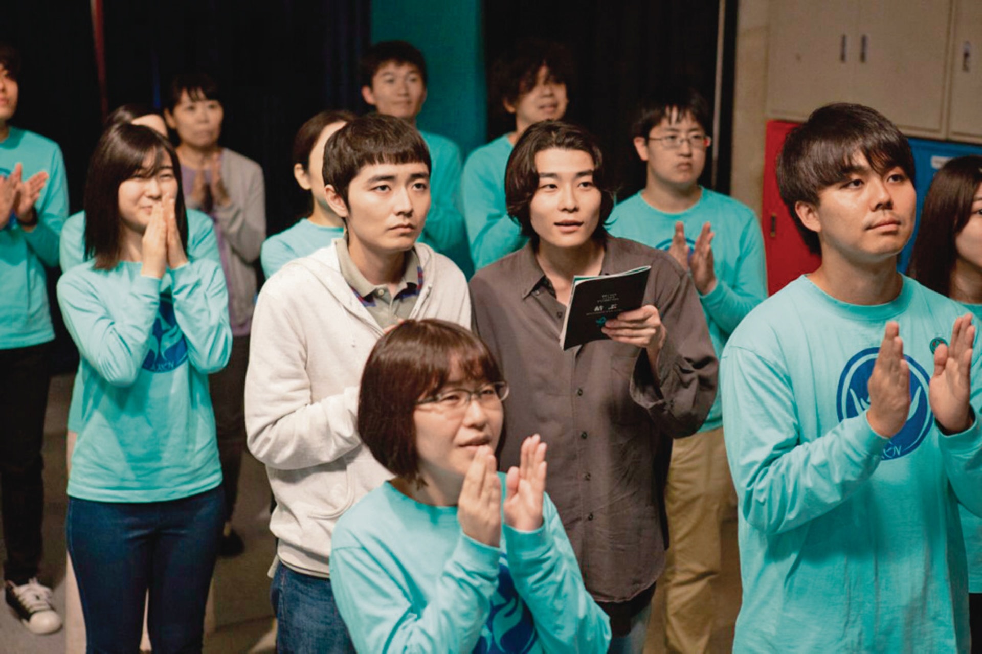 《茄哩啡事務所》承襲導演上田慎一郎首作《屍殺片場》優點,劇本大玩扭橋,幽默感十足,但無驚豔震撼。(《茄哩啡事務所》劇照) 《茄哩啡事務所》承襲導演上田慎一郎首作《屍殺片場》優點,劇本大玩扭橋,幽默感十足,但無驚豔震撼。(《茄哩啡事務所》劇照)
