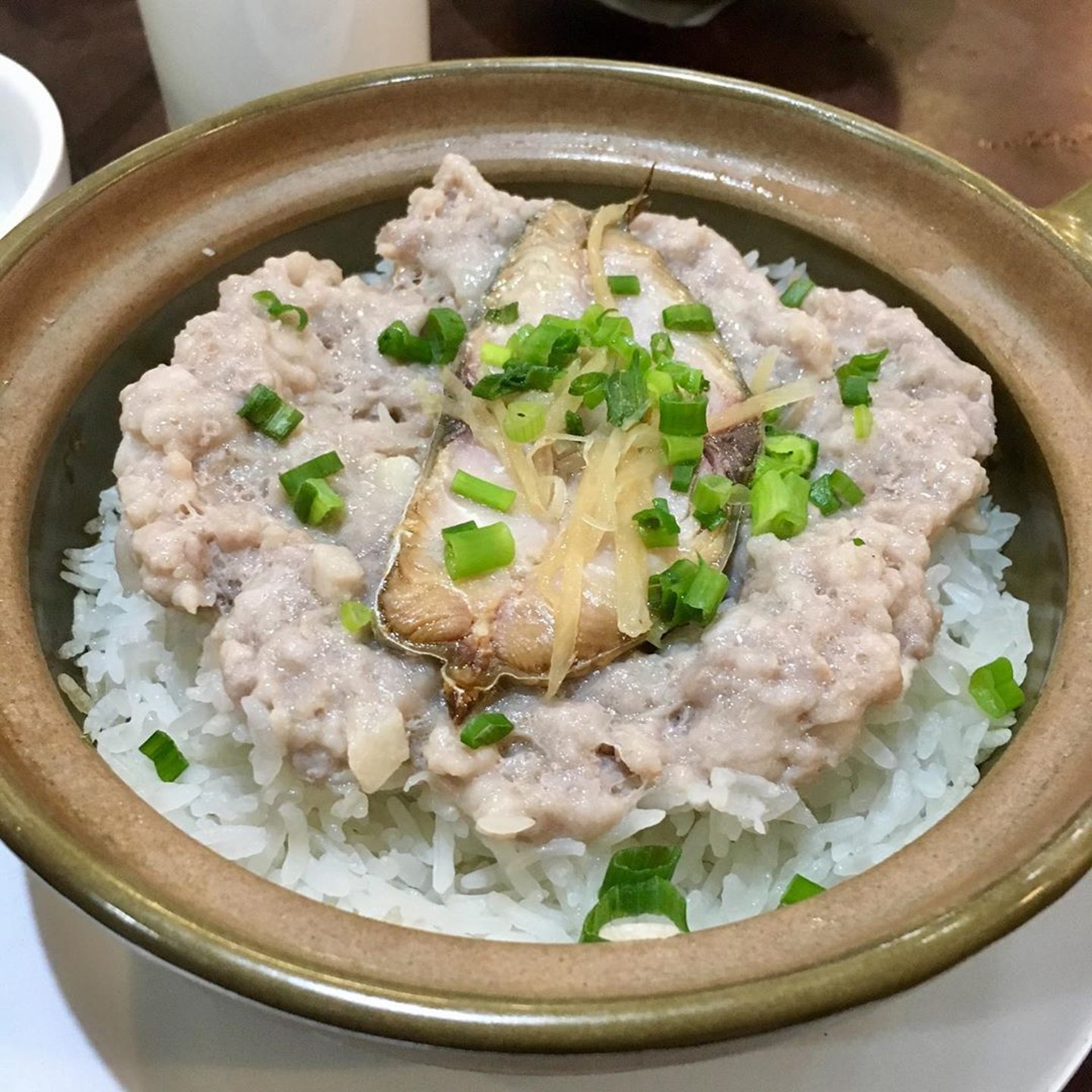 咸魚肉餅煲仔飯（$90）。（ig@ kitprincess）