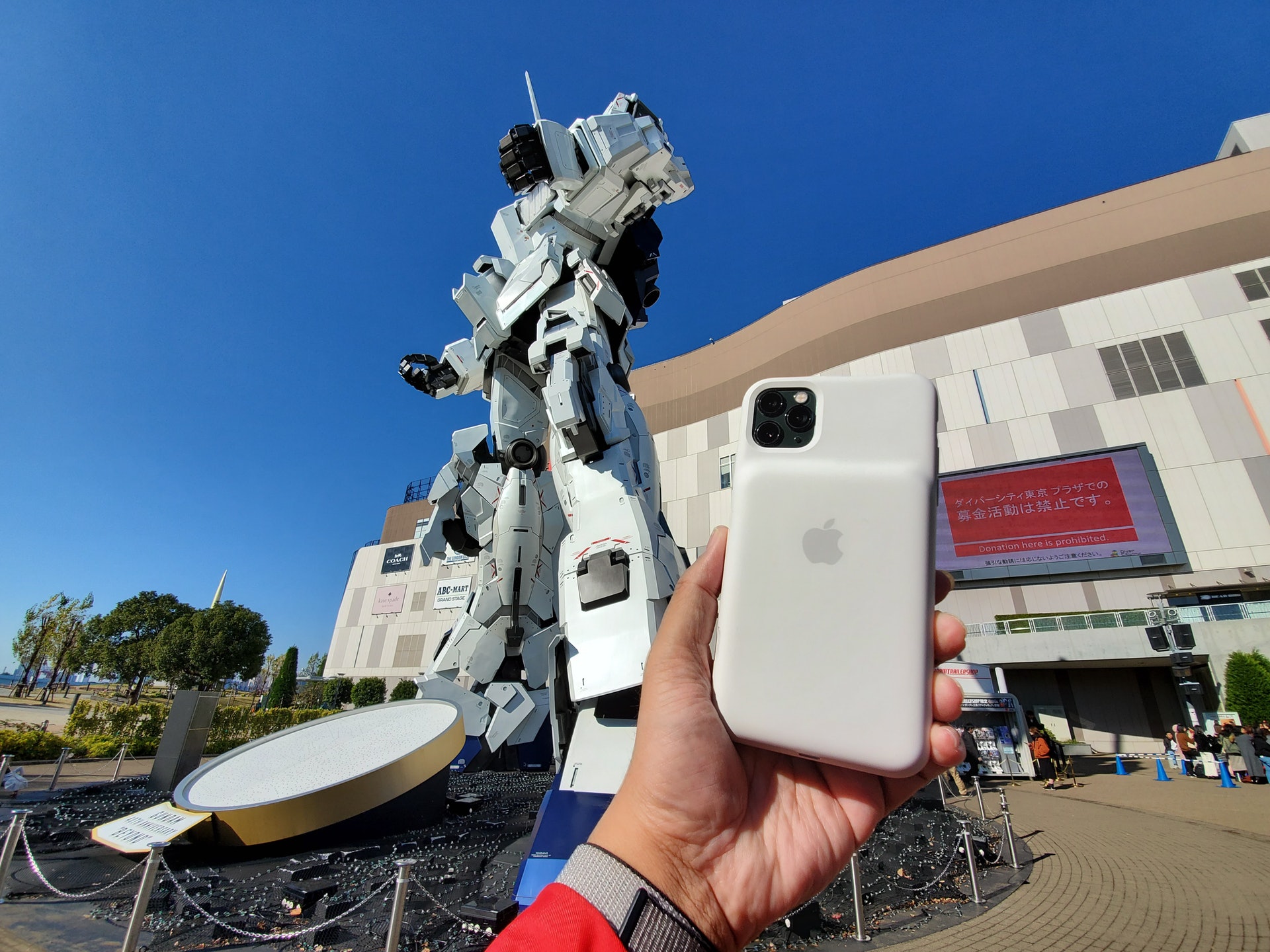Iphone 11 Pro原廠充電殼實測 近24小時電量 實體影相鍵更方便 Iphone 11 Pro原廠充電殼實測 近24小時電量 實體影相鍵更方便