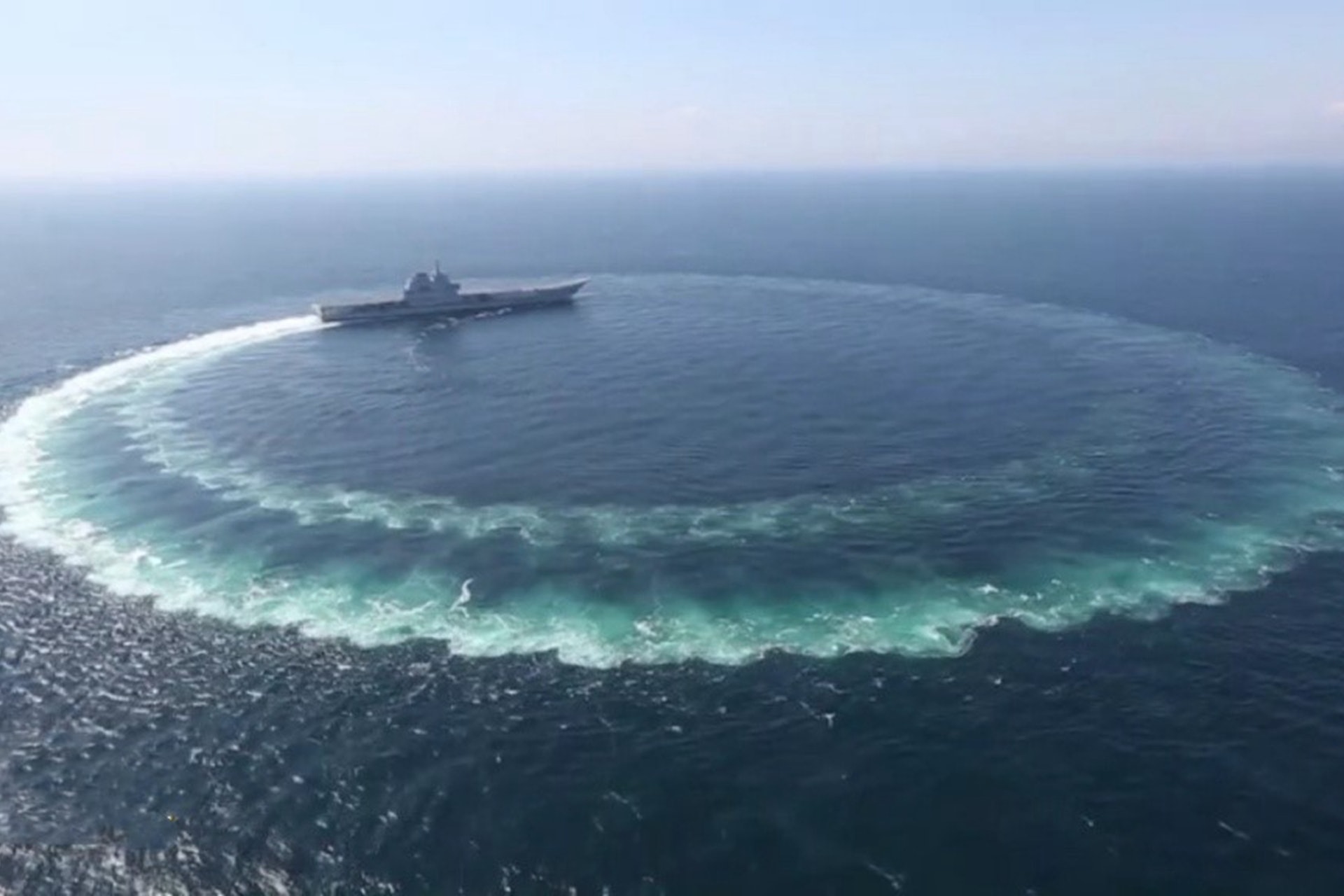 山東艦在進行海上測試。(中國央視截圖) 山東艦在進行海上測試。(中國央視截圖)