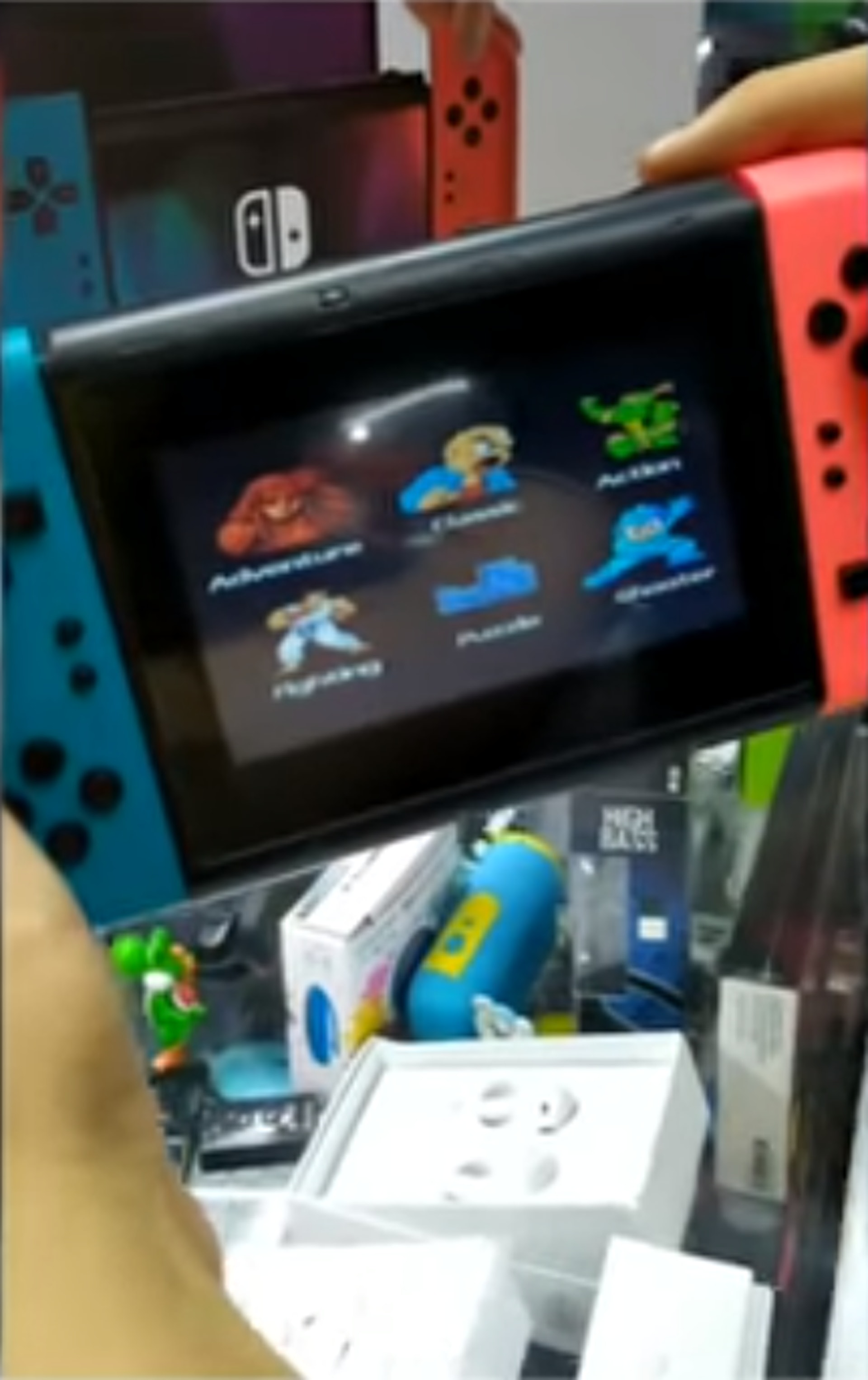 山寨Switch內置800隻遊戲,多過現存的正版Switch games。實際上它沒有Switch game,得中古ROM遊戲。 山寨Switch內置800隻遊戲,多過現存的正版Switch games。實際上它沒有Switch game,得中古ROM遊戲。