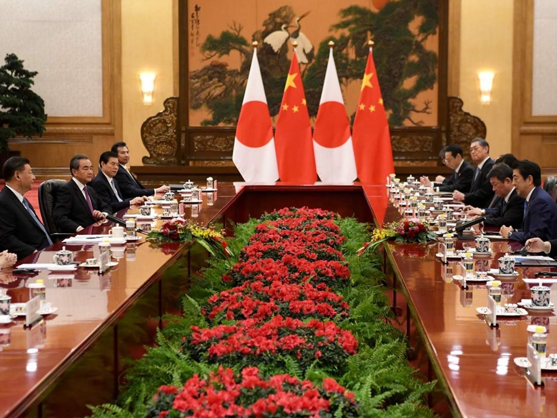 中国国家主席习近平预计将于2020年春季访日，日本首相安倍晋三12月23日表示，日本十分重视此事（Reuters）
