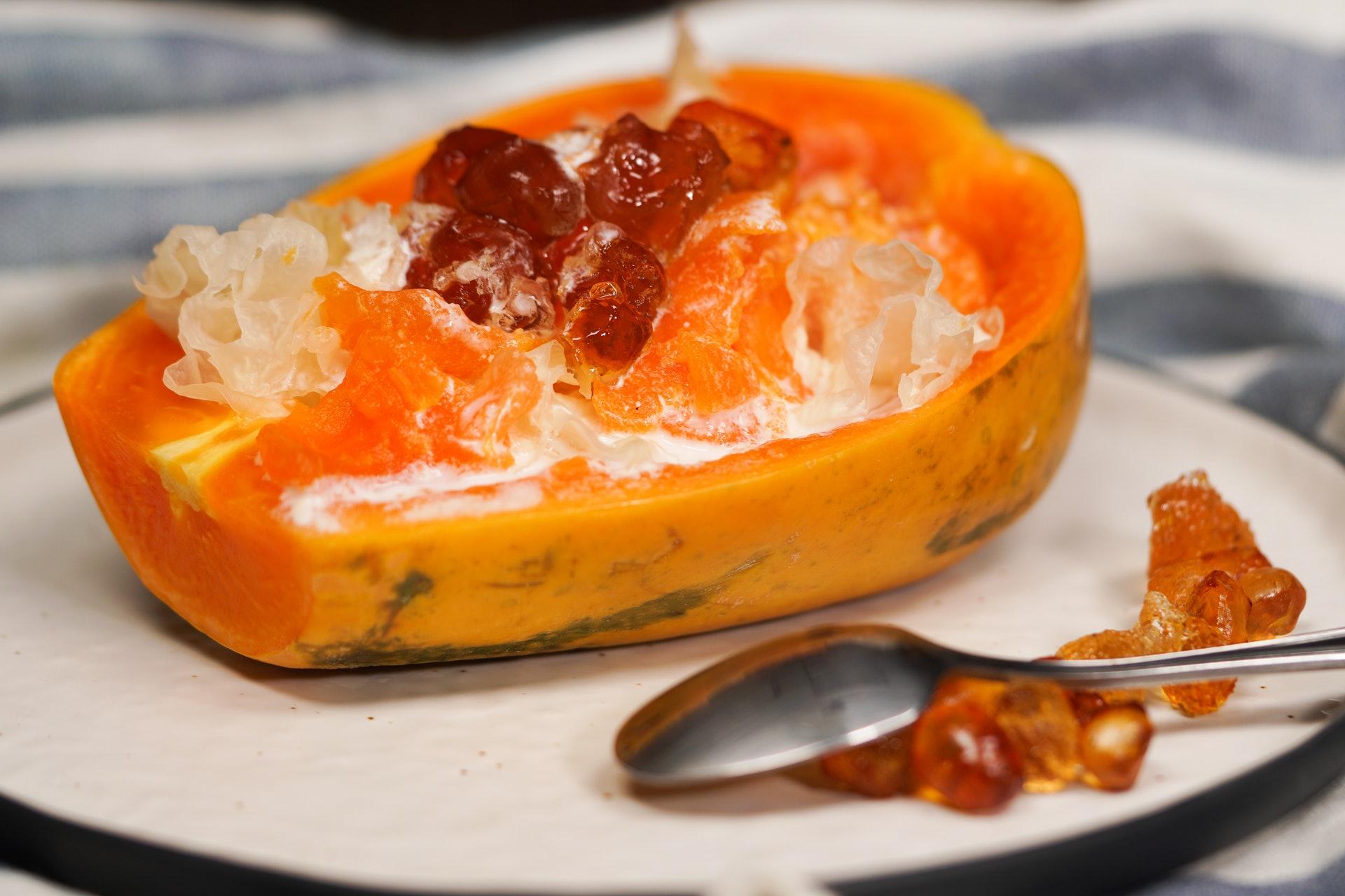 冬天燉好熱食,夏天冰後凍食也可。 冬天燉好熱食,夏天冰後凍食也可。