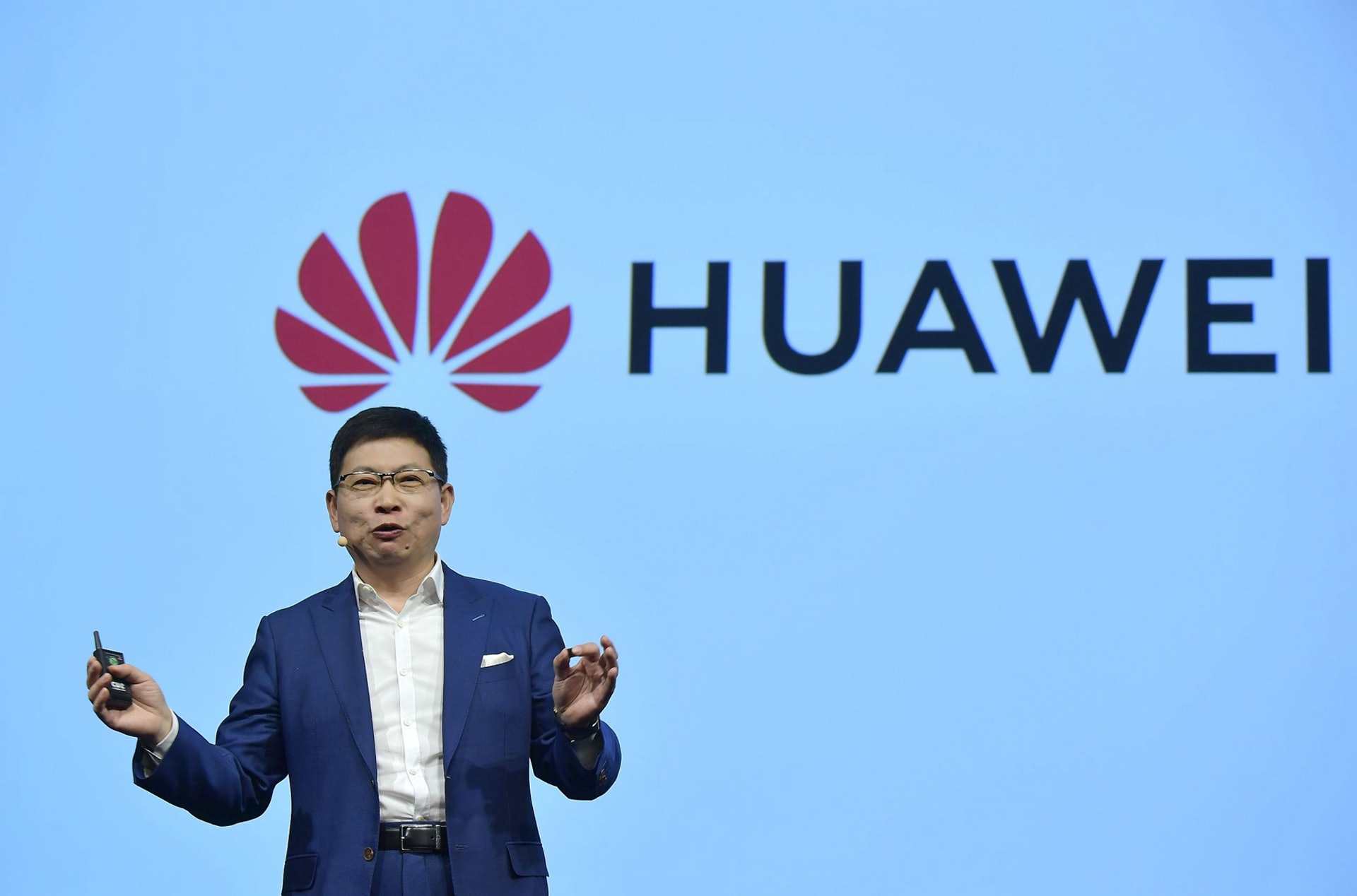 2019年华为推出了自研的鲲鹏920系列高性能处理器,服务器版最多64核,桌面版有4核及8核版。(VCG) 2019年华为推出了自研的鲲鹏920系列高性能处理器,服务器版最多64核,桌面版有4核及8核版。(VCG)