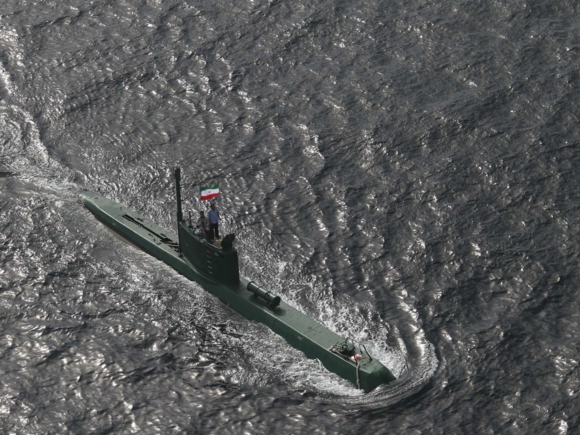 伊朗最新型“征服者”级潜艇参加军事演习画面。(VCG) 伊朗最新型“征服者”级潜艇参加军事演习画面。(VCG)