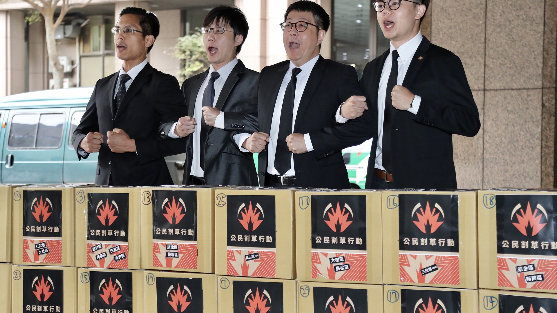 【台灣大選】約3萬份罷韓提議書送交中選會 韓辦批不符合法規 【台灣大選】約3萬份罷韓提議書送交中選會 韓辦批不符合法規