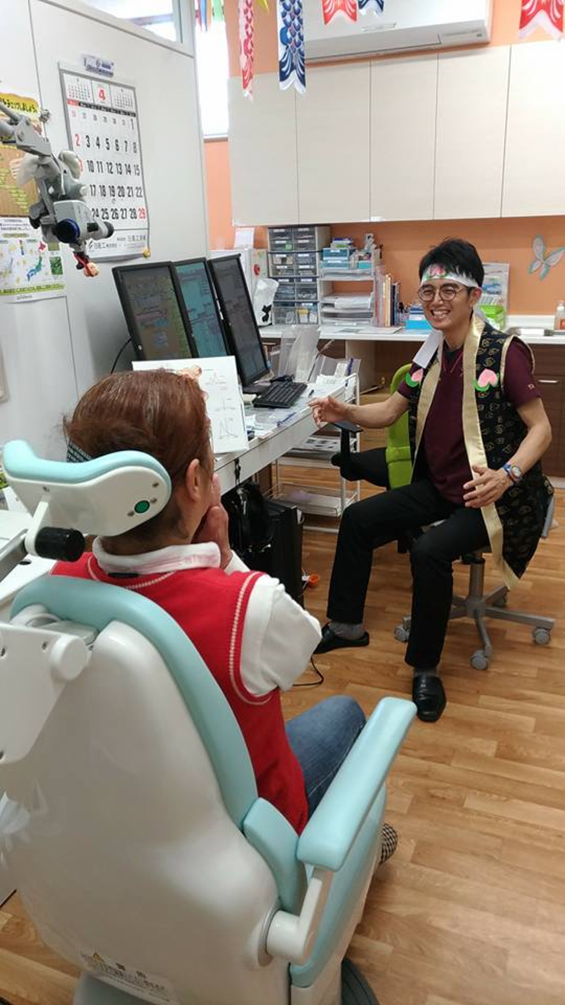 「百變醫生」乾智一:扮桃太郎(Facebook@サンキュー耳鼻科クリニック)