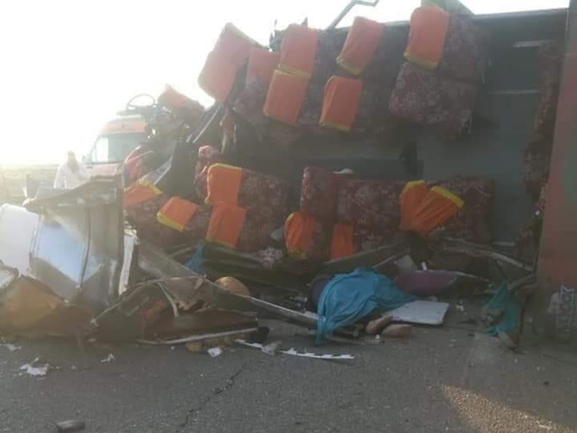 埃及塞得港省12月28日發生嚴重車禍,最少22人死亡,8人受傷,部分人傷勢嚴重。(Twitter@Pery_bebo) 埃及塞得港省12月28日發生嚴重車禍,最少22人死亡,8人受傷,部分人傷勢嚴重。(Twitter@Pery_bebo)