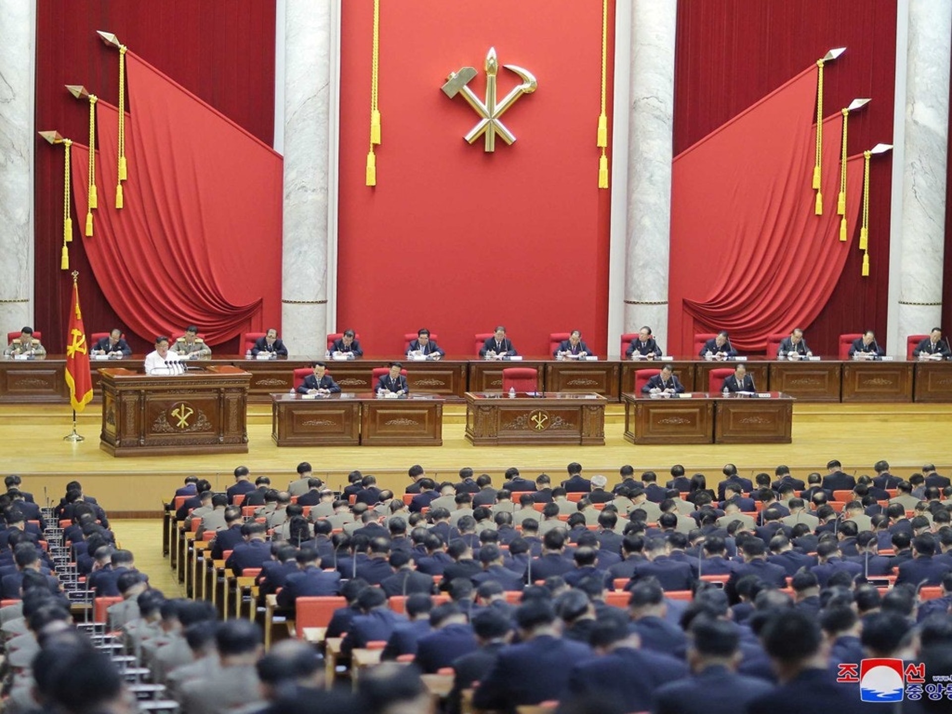 12月28日,朝鮮領導人金正恩主持勞動黨第七屆中央委員會第五次全體會議。(Reuters) 12月28日,朝鮮領導人金正恩主持勞動黨第七屆中央委員會第五次全體會議。(Reuters)