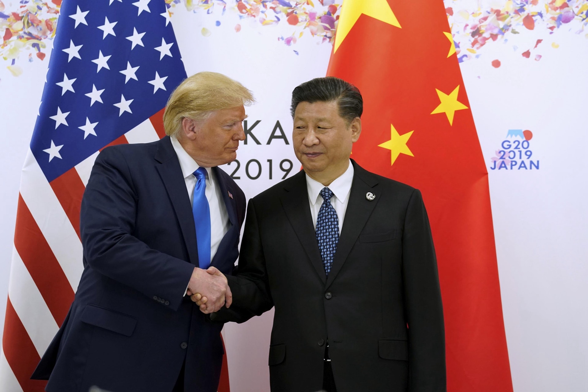 中美贸易战持续，并横跨2019年。图为6月29日，习近平（右）和特朗普在G20大阪峰会期间会晤。（Reuters）