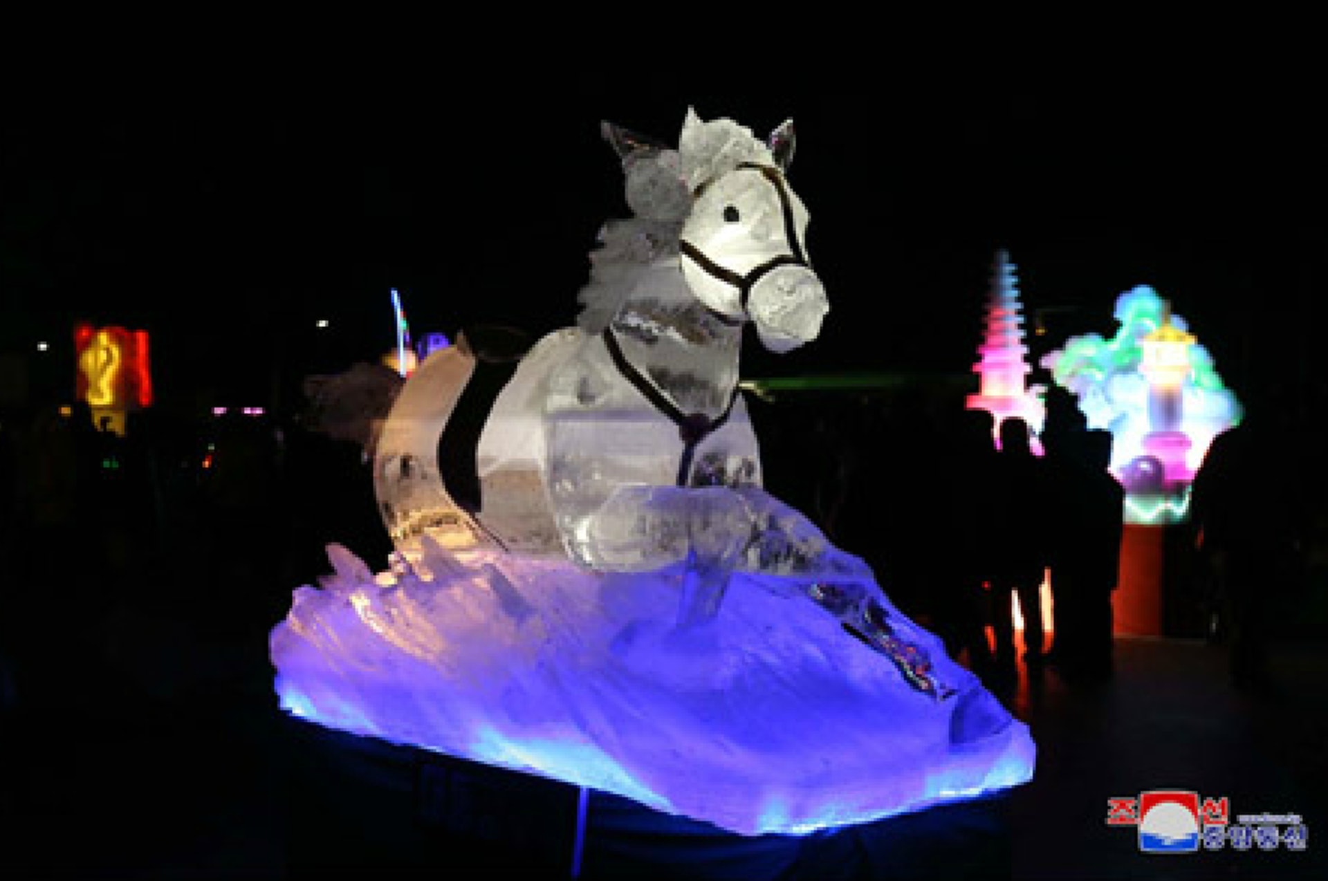 朝鮮跨年:平壤冰雕節吸引眾多市民參觀(朝中社)