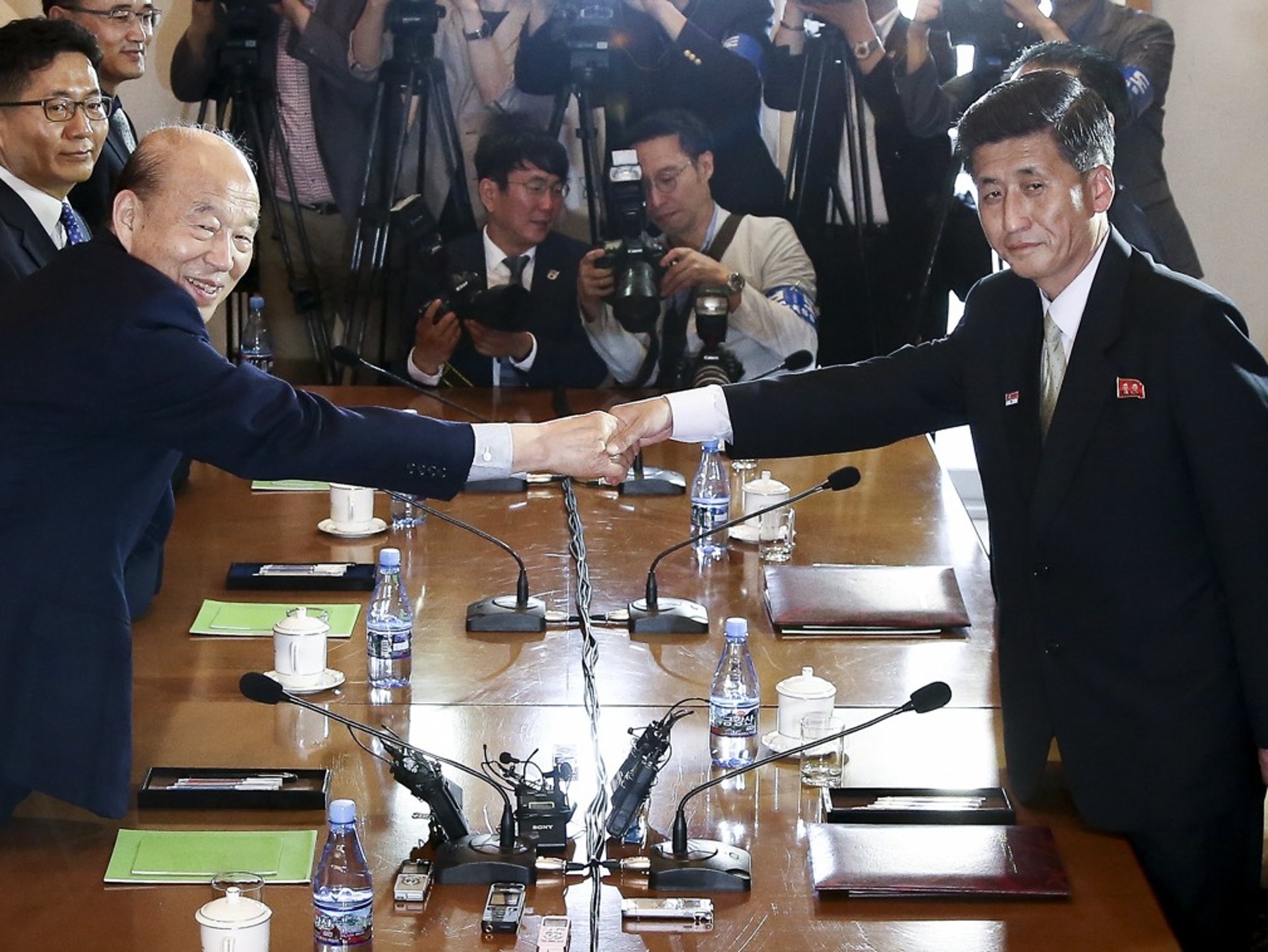 2018年6月22日,韓國與朝鮮代表團商定雙方將於同年8月20日至26日在金剛山舉行離散家屬團聚活動。(新華社) 2018年6月22日,韓國與朝鮮代表團商定雙方將於同年8月20日至26日在金剛山舉行離散家屬團聚活動。(新華社)