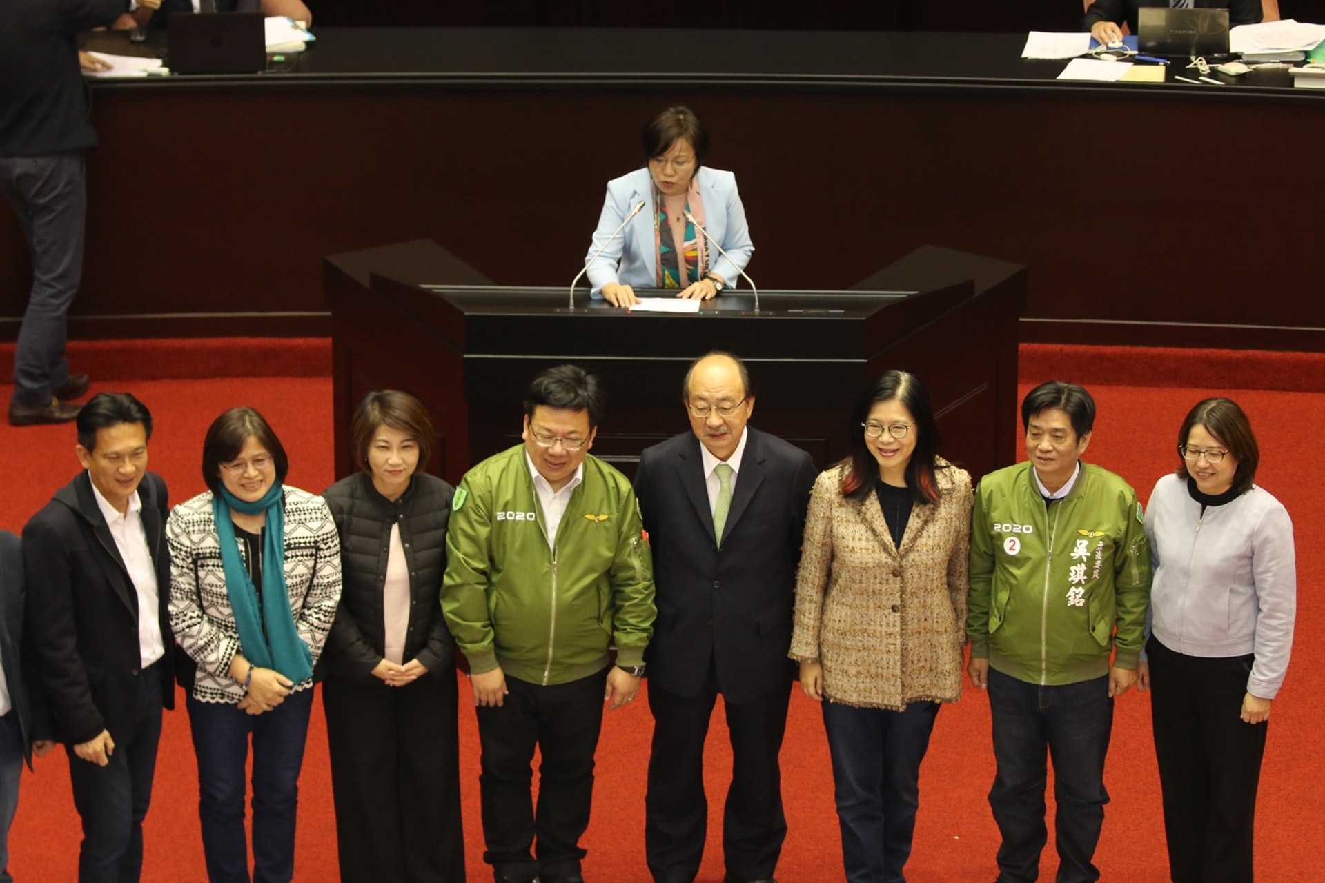 2019年12月31日,反滲透法在外界的爭議中倉促通過,圖為民進黨立法院黨團在反滲透法通過時合照(譚英瑛/多維新聞) 2019年12月31日,反滲透法在外界的爭議中倉促通過,圖為民進黨立法院黨團在反滲透法通過時合照(譚英瑛/多維新聞)