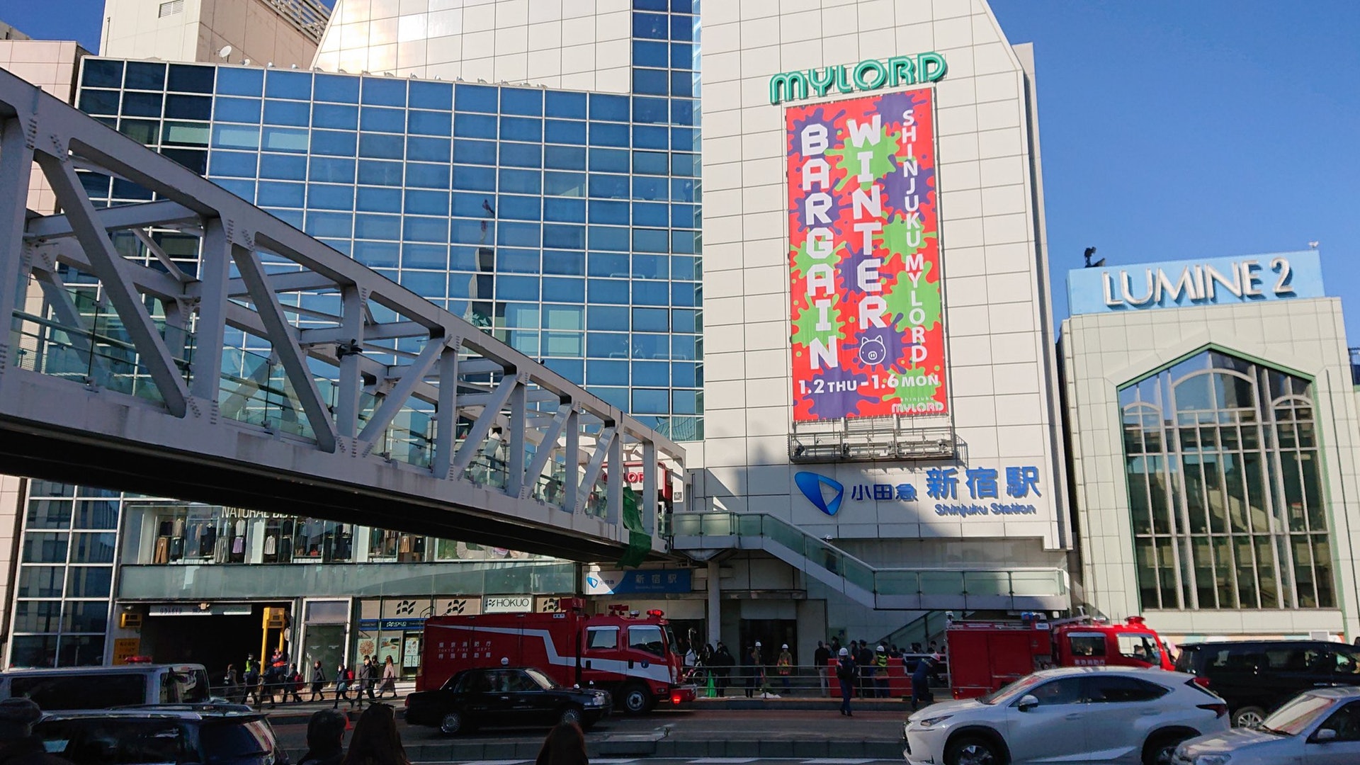 慎入 日本男子新宿站外天橋吊頸自殺身體懸空場面嚇人 香港01 世界專題 慎入 日本男子新宿站外天橋吊頸自殺身體懸空場面嚇人 香港01 世界專題