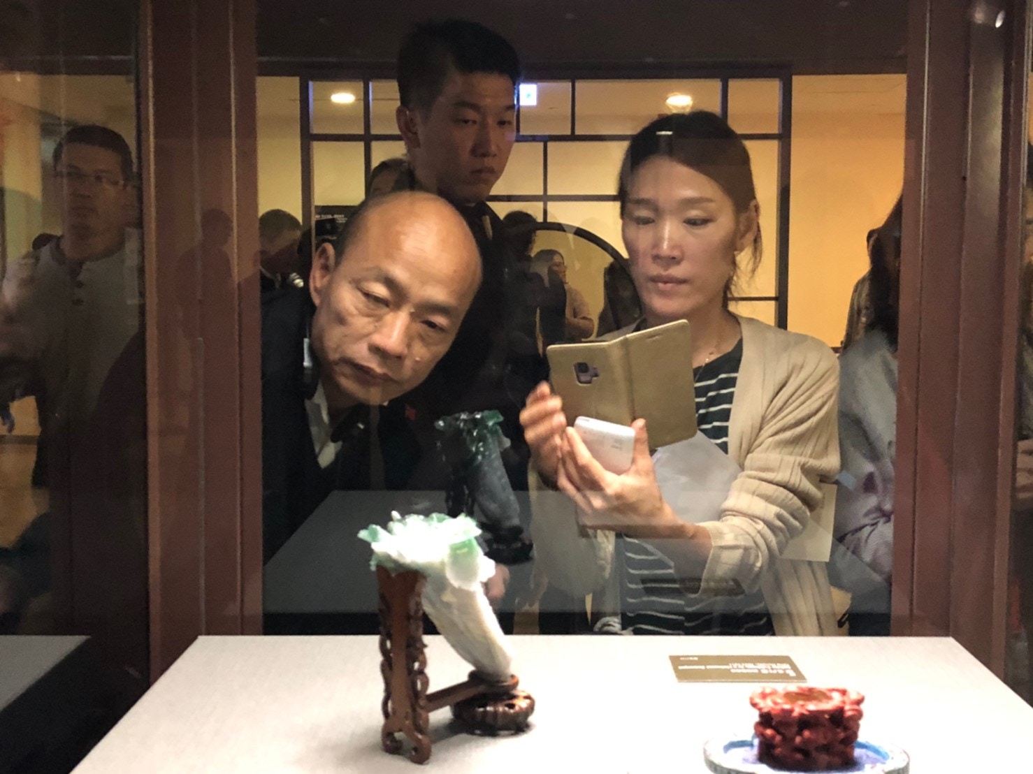 韓國瑜的發言時常惹議，因此嚇跑不少台灣年輕人。圖為1月6日韓國瑜赴台北故宮參訪。（韓國瑜競選辦公室提供）
