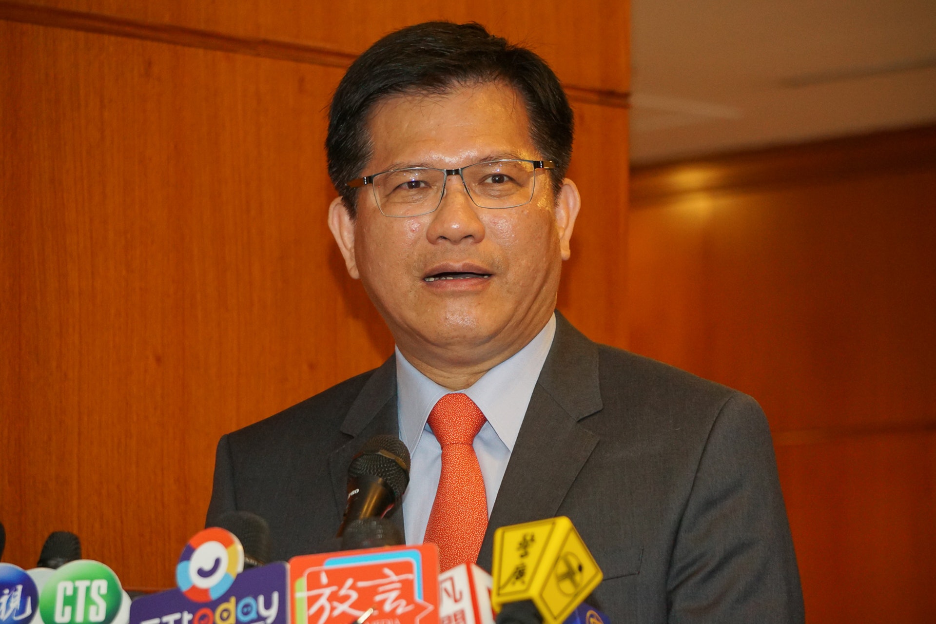 台交通部長林佳龍表示,倘若大陸在台灣大選後能鬆綁限縮陸客來台政策,台灣內部對觀光業的補助就不一定會繼續。(洪嘉徽/多維新聞) 台交通部長林佳龍表示,倘若大陸在台灣大選後能鬆綁限縮陸客來台政策,台灣內部對觀光業的補助就不一定會繼續。(洪嘉徽/多維新聞)