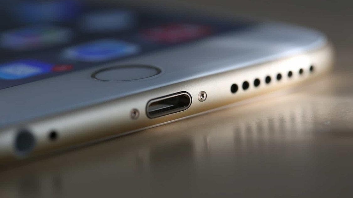 iPhone勢放棄Lightning接口?歐盟擬強制所有手機使用USB Type-C iPhone勢放棄Lightning接口?歐盟擬強制所有手機使用USB Type-C