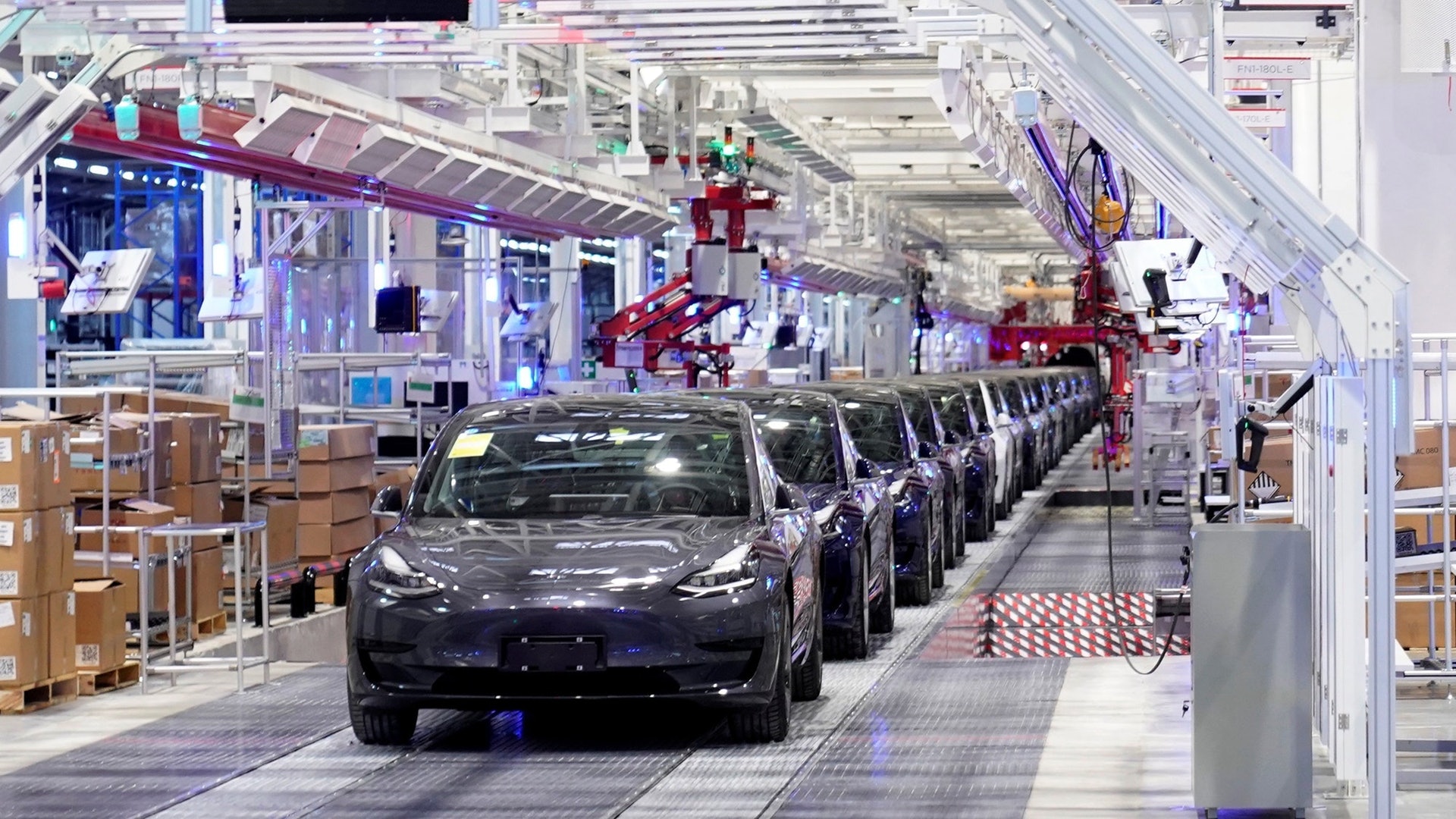 Tesla為開拓中國市場，在上海開設超級工廠。（Reuters）