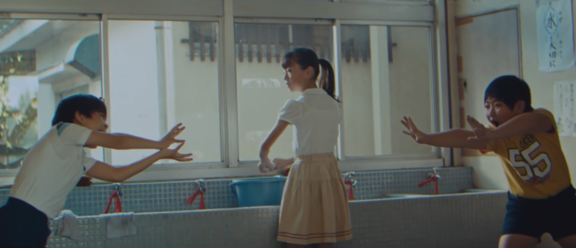 男孩子「鬥波」對決,也許女生永遠不會明白(《龍珠Z 卡卡洛特》廣告截圖) 男孩子「鬥波」對決,也許女生永遠不會明白(《龍珠Z 卡卡洛特》廣告截圖)