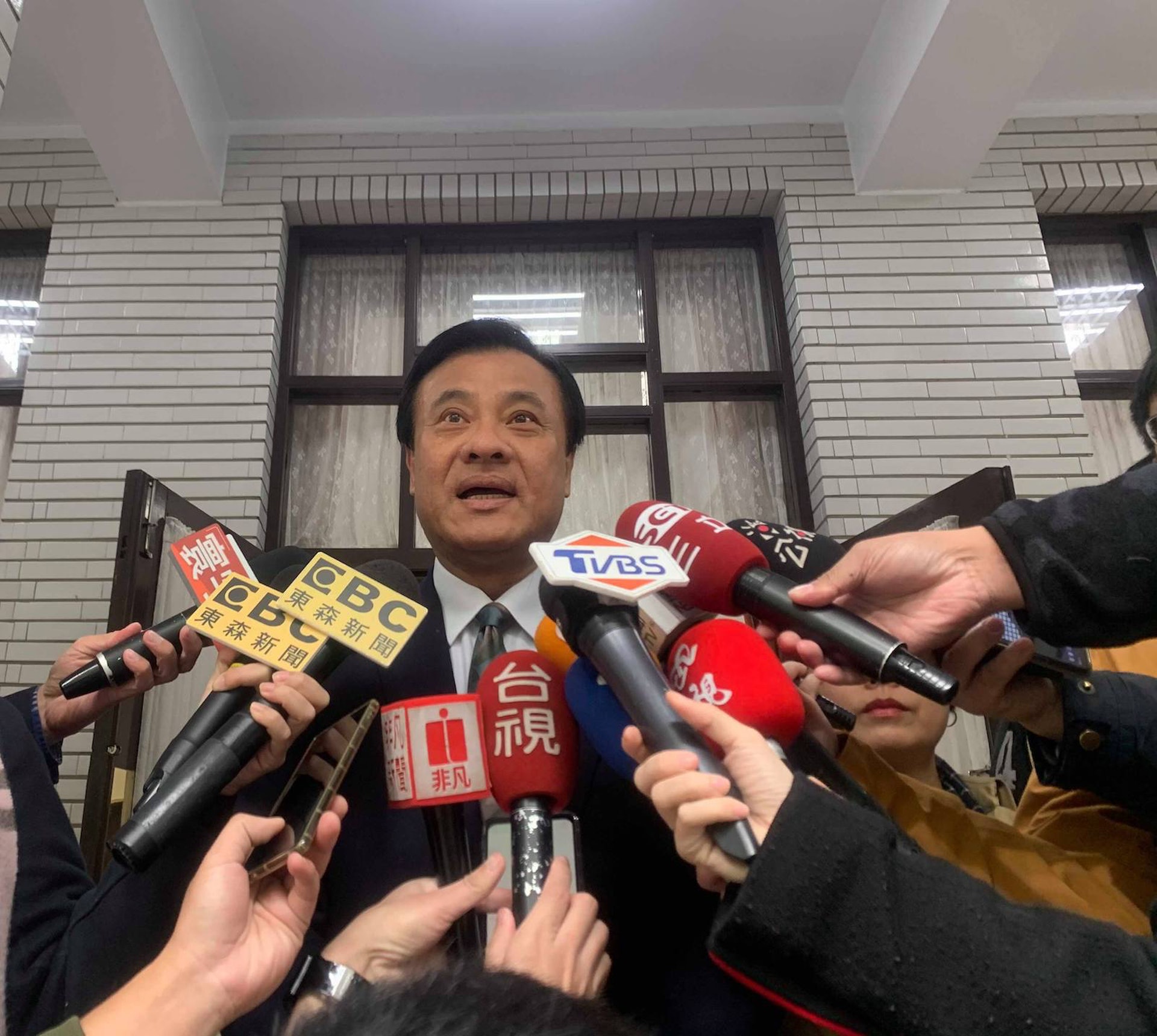 面對媒體詢問為這一屆的立委表現打分數,蘇嘉全說,打分數是社會的事情,但政府允諾人們的改革都已逐步完成。(譚英瑛/多維新聞) 面對媒體詢問為這一屆的立委表現打分數,蘇嘉全說,打分數是社會的事情,但政府允諾人們的改革都已逐步完成。(譚英瑛/多維新聞)