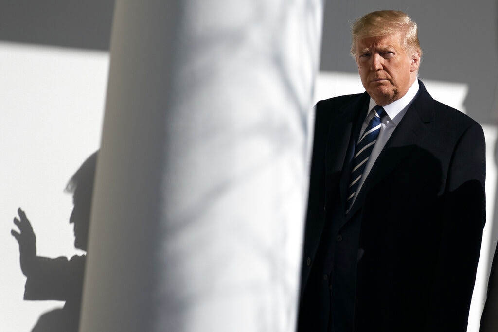 美國總統特朗普2月4日會發表主題為「偉大美國回歸」的國情咨文演講，而政府在醫療保健、移民和國家安全方面的政策會是其演講重點之一。圖為特朗普1月27日在白宮前往橢圓形辦公室與以色列總理內塔尼亞胡會面。（AP）