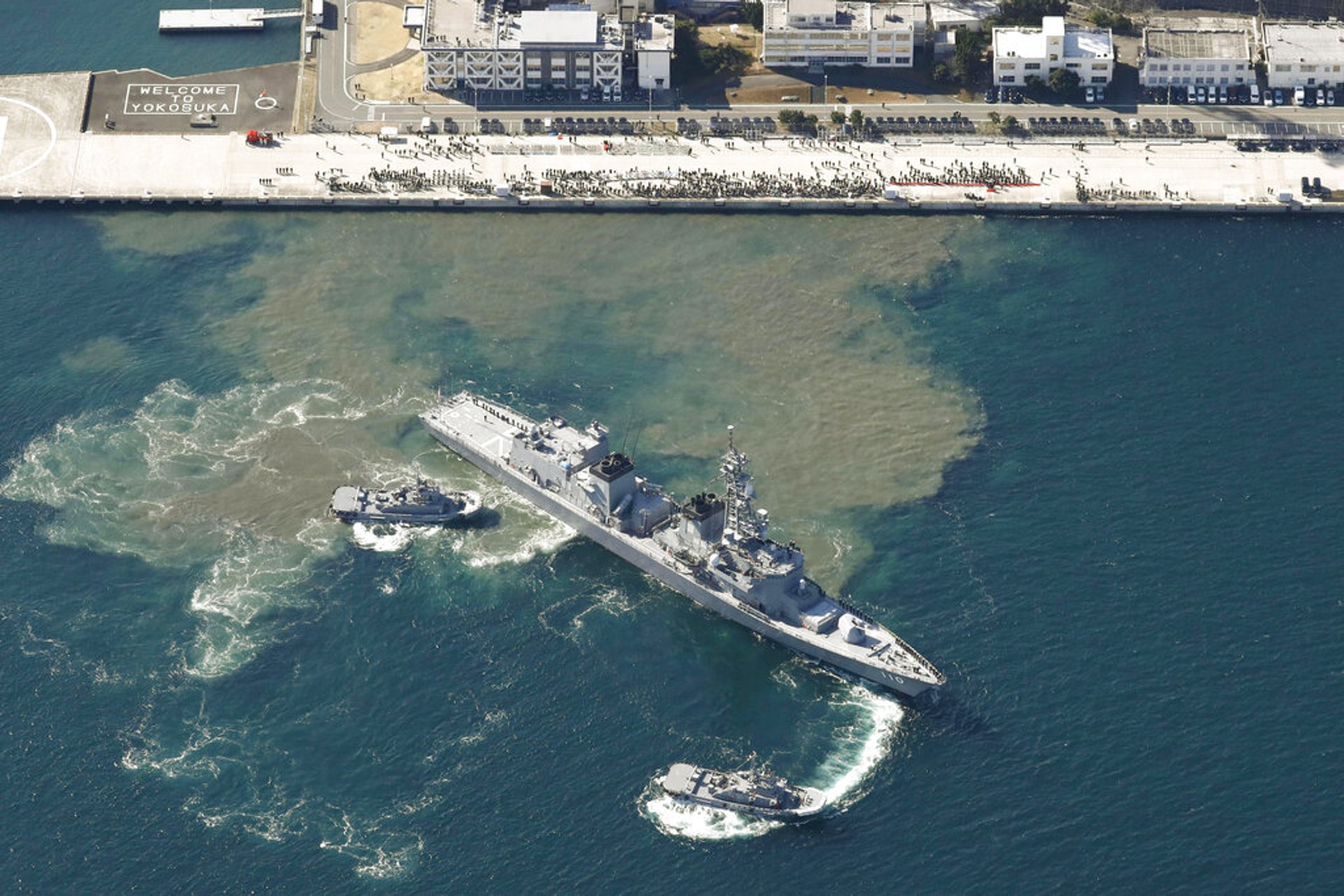 高波號也在會在它執勤的水域為日本船隻護航。圖為2月2日它離開橫須賀基地。(AP)