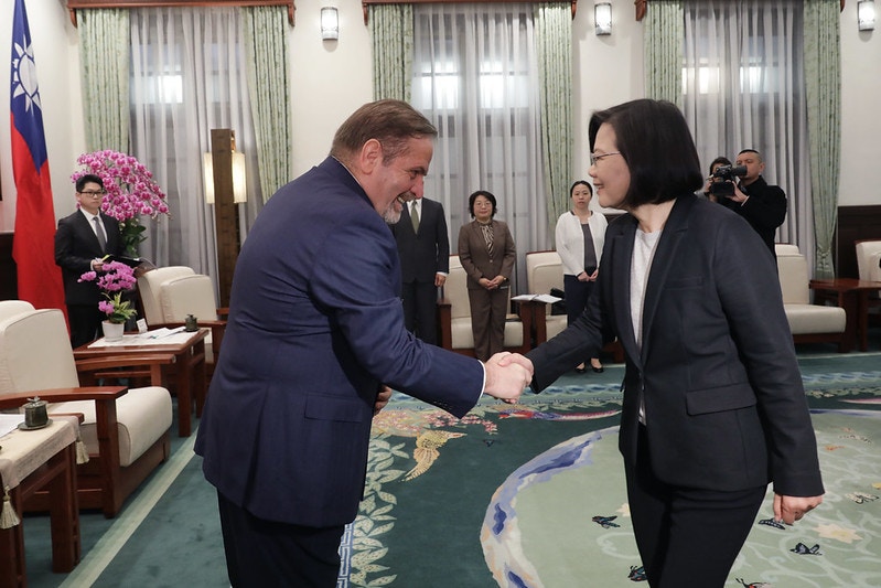 蔡英文接見歐洲在台商務協會理事長尹容，呼籲聯合國相關機構，正視台灣全體民眾的健康權益。（台灣總統府提供）