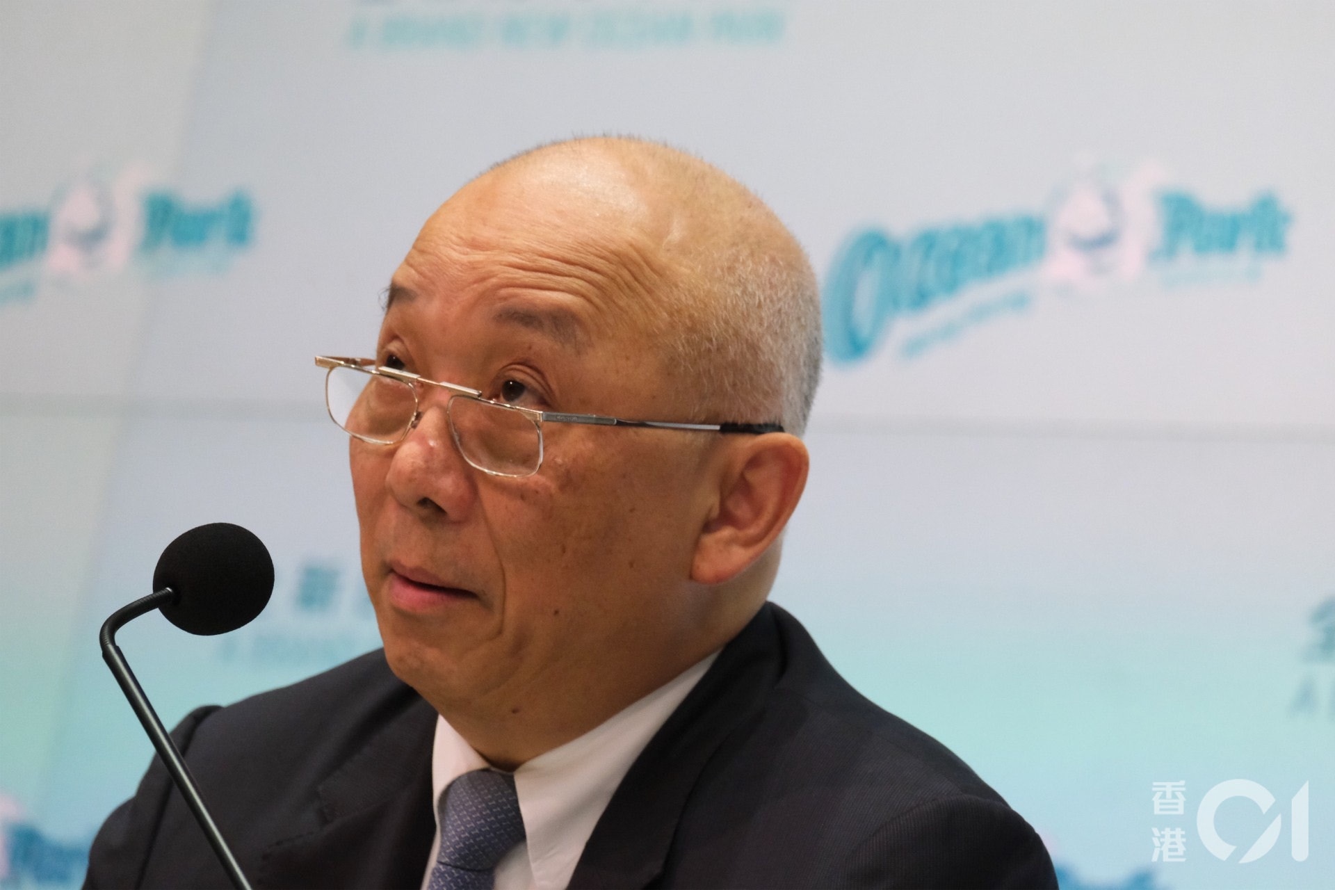 海洋公園主席孔令成向傳媒透露,海豚將繼續擔當「保育大使」,透過與遊客近距離互動,傳達保護海洋生態的訊息。(資料圖片/盧翊銘攝) 海洋公園主席孔令成向傳媒透露,海豚將繼續擔當「保育大使」,透過與遊客近距離互動,傳達保護海洋生態的訊息。(資料圖片/盧翊銘攝)