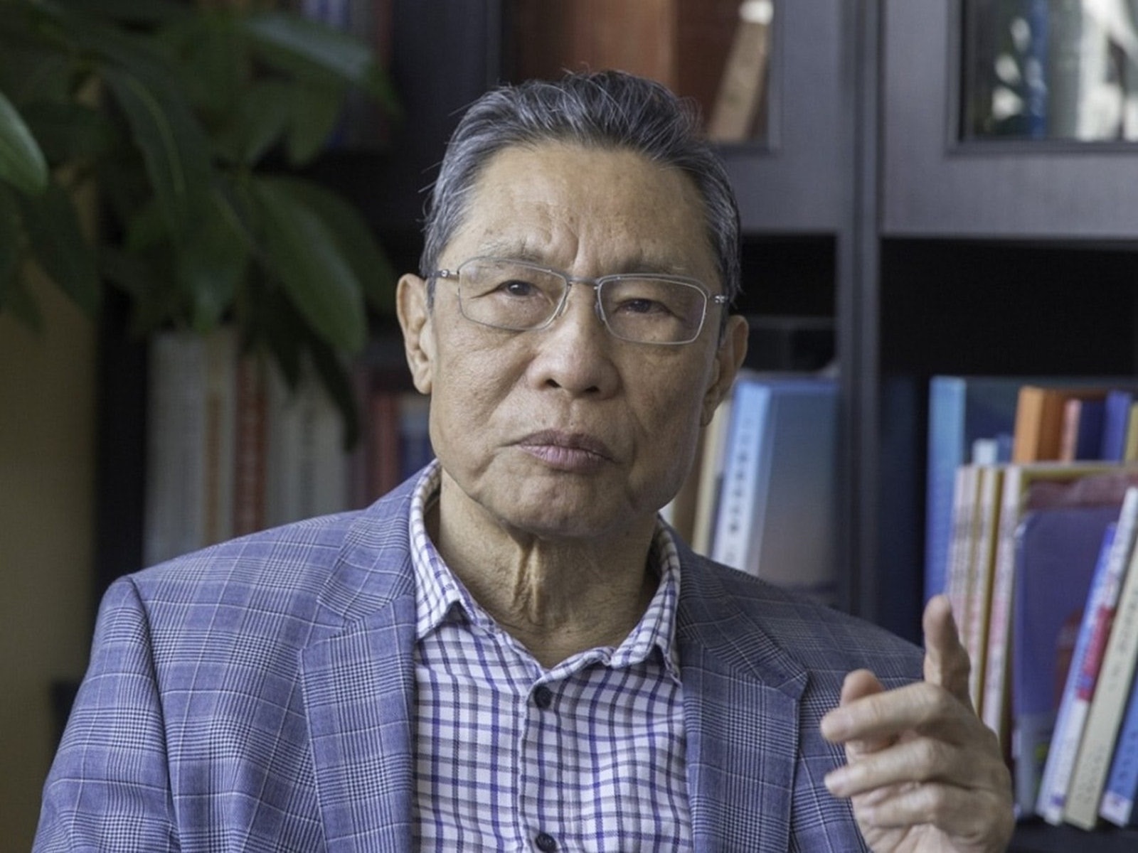 中國傳染病學專家鍾南山早前接受內地傳媒訪問時表示,依照危險程度排名,密閉空間的危險區依序是升降機、餐廳、辦公室。搭升降機一定要戴口罩,而公司亦應頻繁消毒按鈕。(VCG) 中國傳染病學專家鍾南山早前接受內地傳媒訪問時表示,依照危險程度排名,密閉空間的危險區依序是升降機、餐廳、辦公室。搭升降機一定要戴口罩,而公司亦應頻繁消毒按鈕。(VCG)