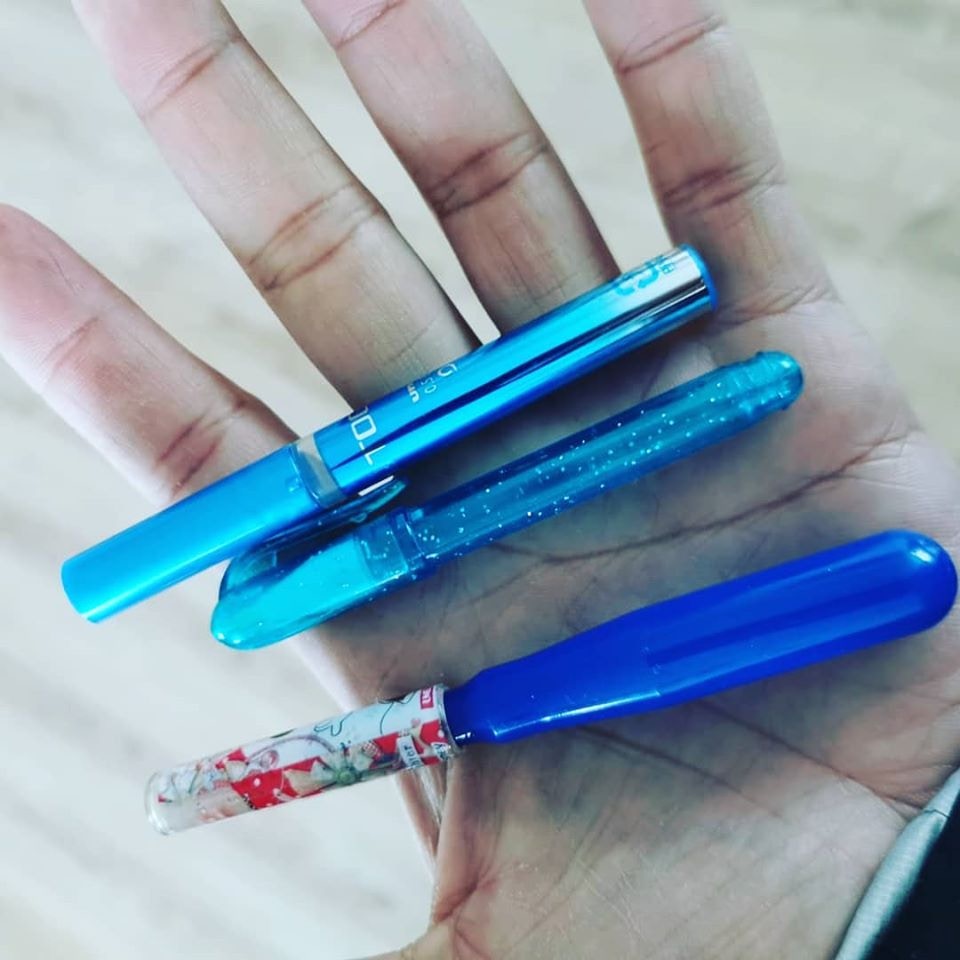 早前森美於Facebook上分享，可以先拎走筆芯，撳lift時扭開筆蓋，用筆頭位置撳lift，撳完lift後就再插番嗰筆蓋。（IG：@Sammy903）