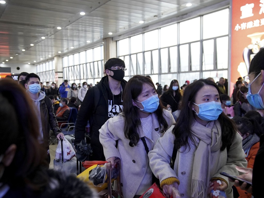 在越來越多的中國人結束春節假期，開始返回大城市時，任何抗疫特效藥的情報都能引發一場輿情的波瀾。（路透社）