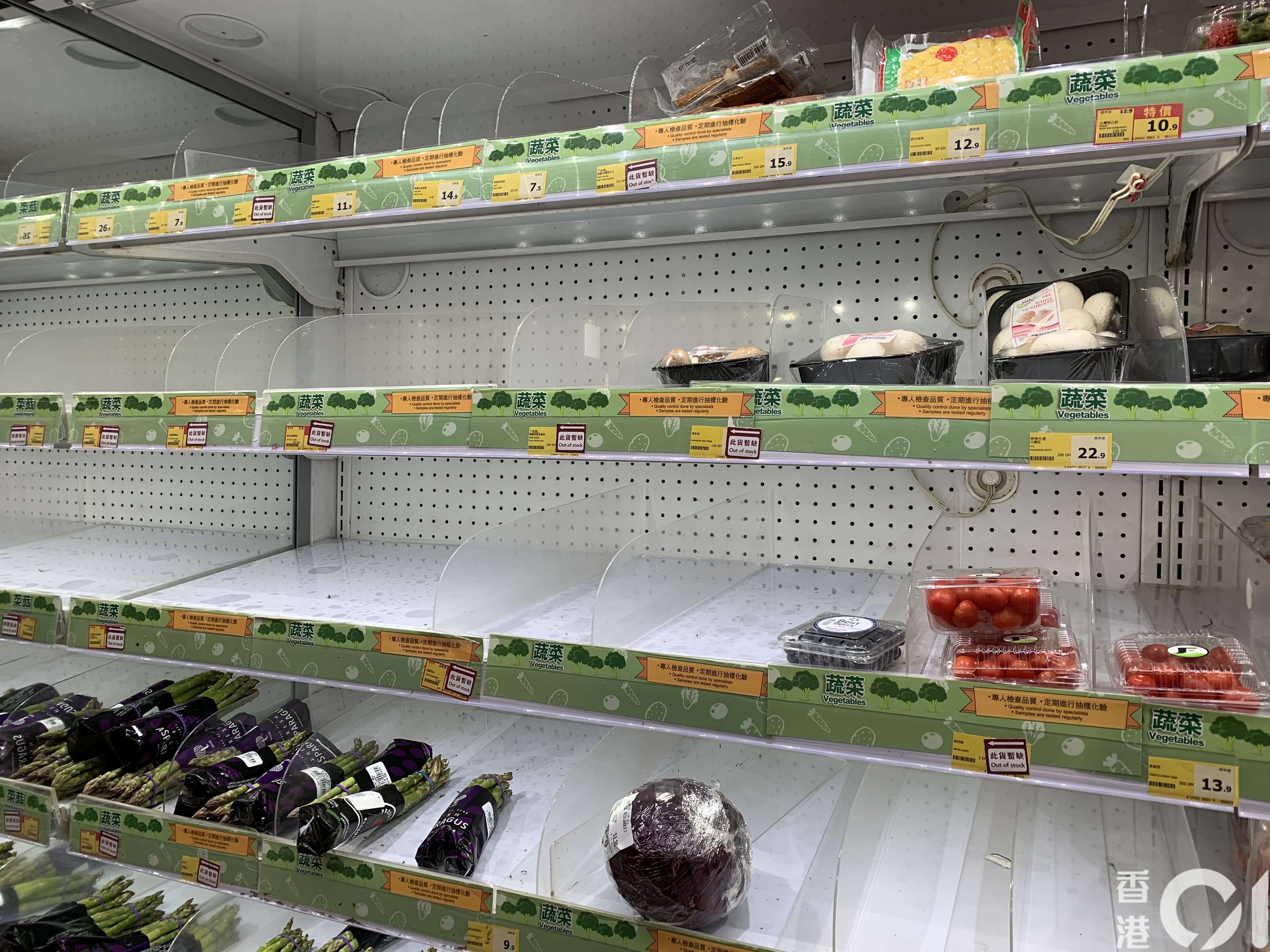 受武漢肺炎影響，早前超市內食品，米、蔬菜、肉類、罐頭食品近被搶空，香港多個食品供應商代表於2月6日舉行記者會，澄清食物供應量未受影響，市民無需要搶購。（‧尹嘉蔚攝）