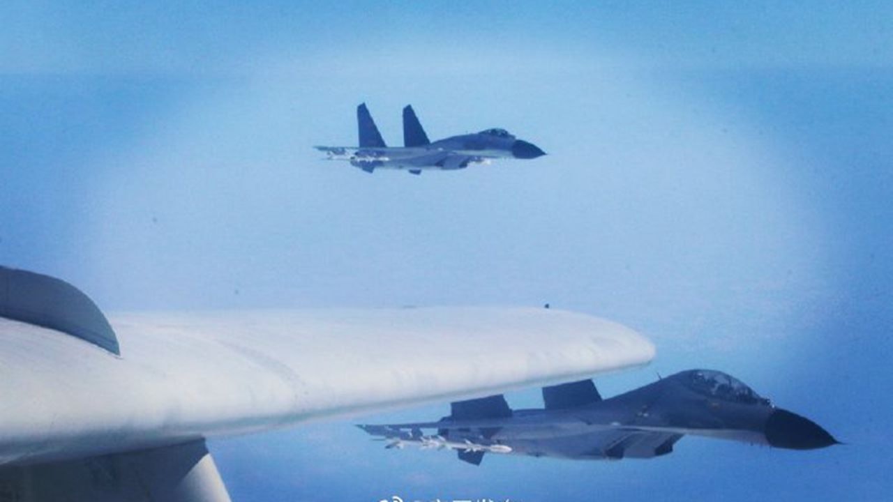 解放軍發布戰機掛彈飛行畫面 疑為繞台巡航場景 解放軍發布戰機掛彈飛行畫面 疑為繞台巡航場景
