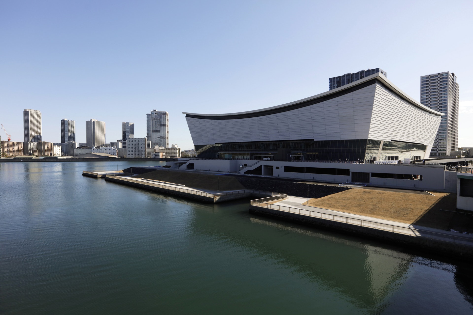 東京奧運在7月舉行,當地的準備工作大致完成。圖為位於江東區的有明體育館,是舉辦奧運排球及傷殘人士奧運輪椅排球的場館。(AP) 東京奧運在7月舉行,當地的準備工作大致完成。圖為位於江東區的有明體育館,是舉辦奧運排球及傷殘人士奧運輪椅排球的場館。(AP)