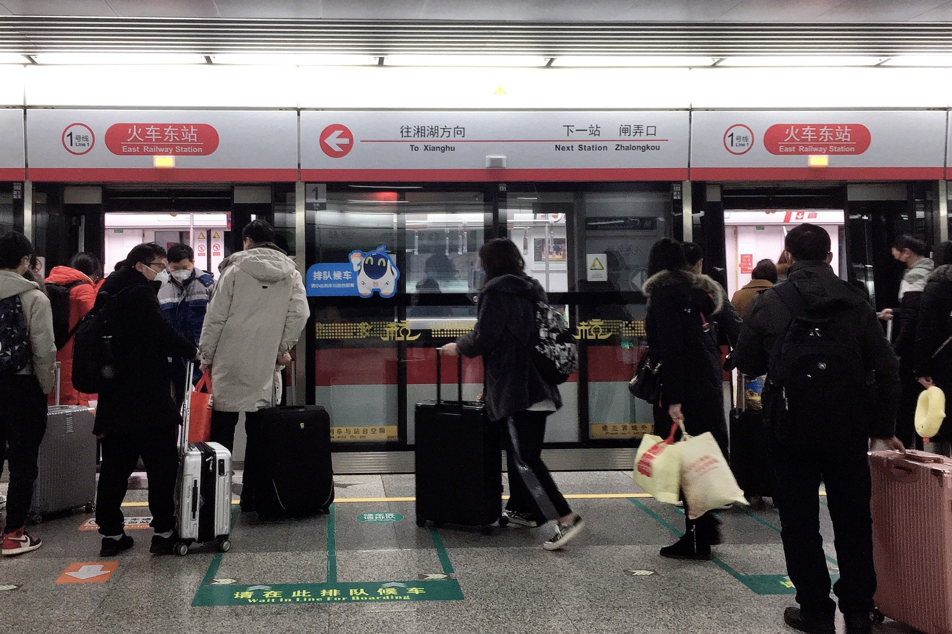 通告指,地鐵1、2、4號線及5號線首通段發車間隔恢復正常,這也意味著杭州地鐵全面恢復正常營運。 (中新社) 通告指,地鐵1、2、4號線及5號線首通段發車間隔恢復正常,這也意味著杭州地鐵全面恢復正常營運。 (中新社)