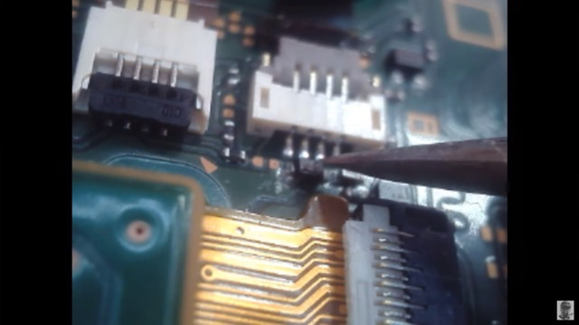 只要自行拆走這晶片,風扇就會重新。 只要自行拆走這晶片,風扇就會重新。