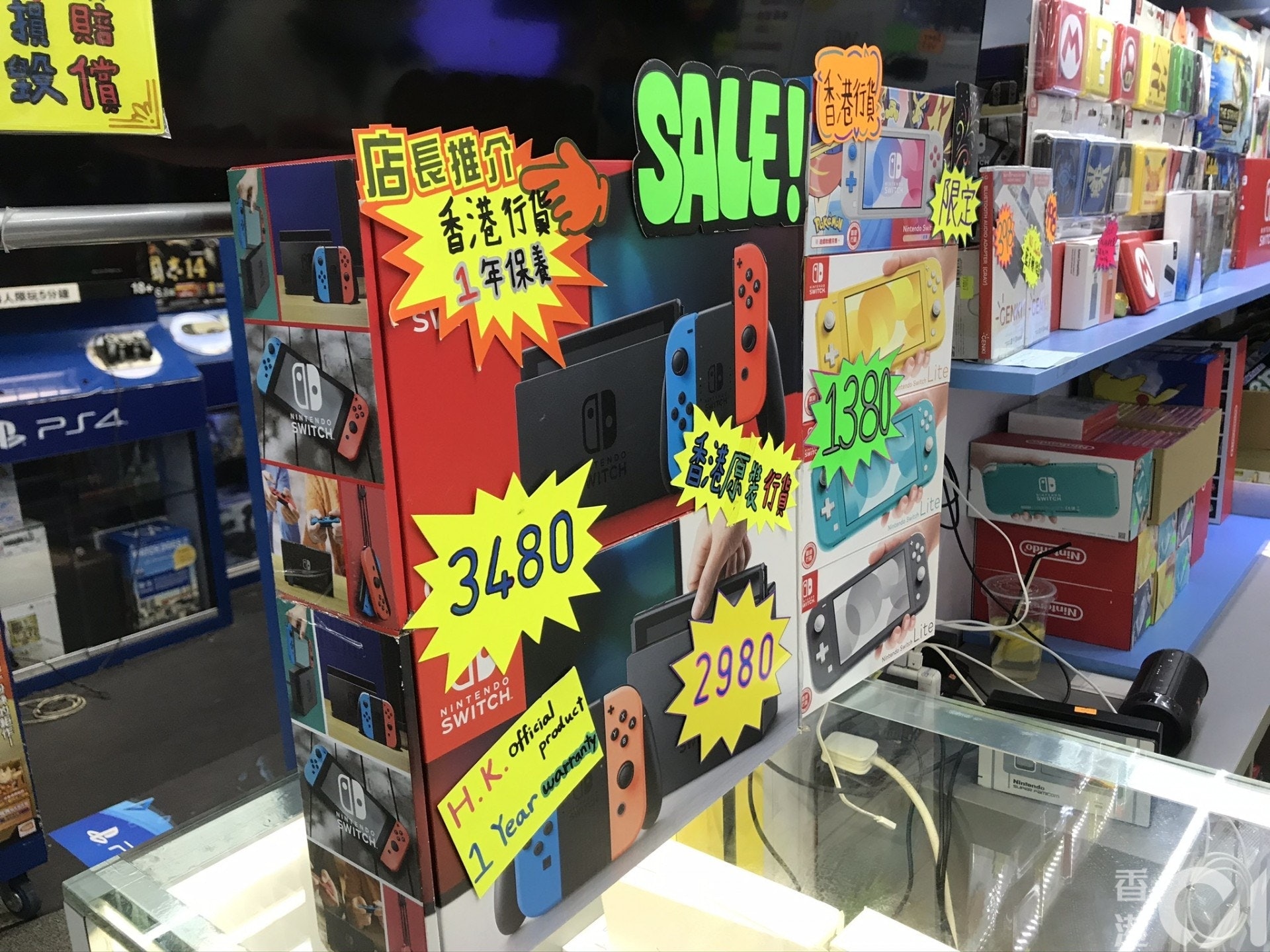 市埸上的 Switch 行貨機大多以炒價出售(鄺曉斌 攝) 市埸上的 Switch 行貨機大多以炒價出售(鄺曉斌 攝)