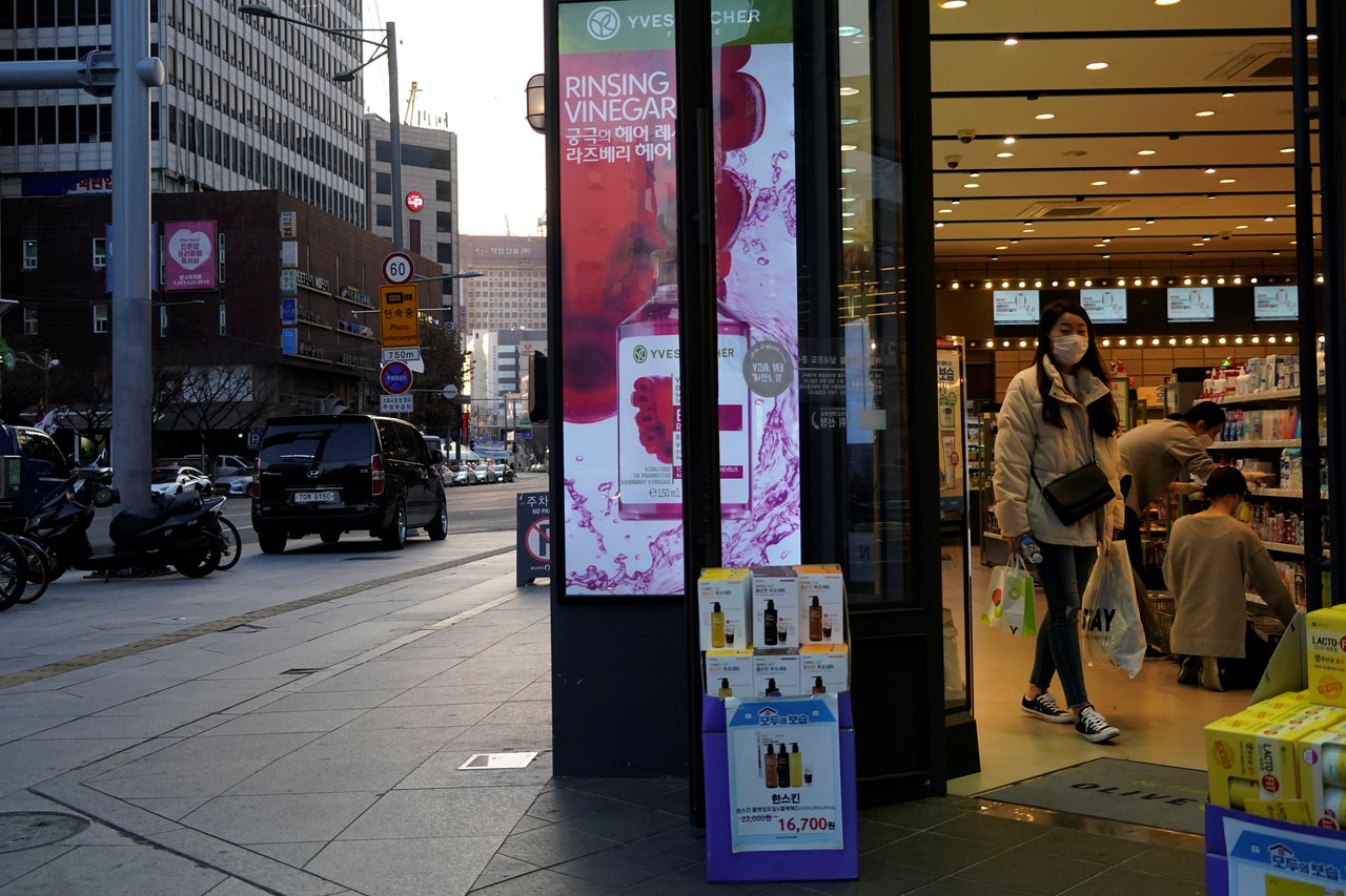 日本和韓國持續出現新型冠狀病毒感染個案,美國因此上調對兩國的旅遊警示至第二級,呼籲長者等考慮暫時不要前往當地。(Reuters) 日本和韓國持續出現新型冠狀病毒感染個案,美國因此上調對兩國的旅遊警示至第二級,呼籲長者等考慮暫時不要前往當地。(Reuters)