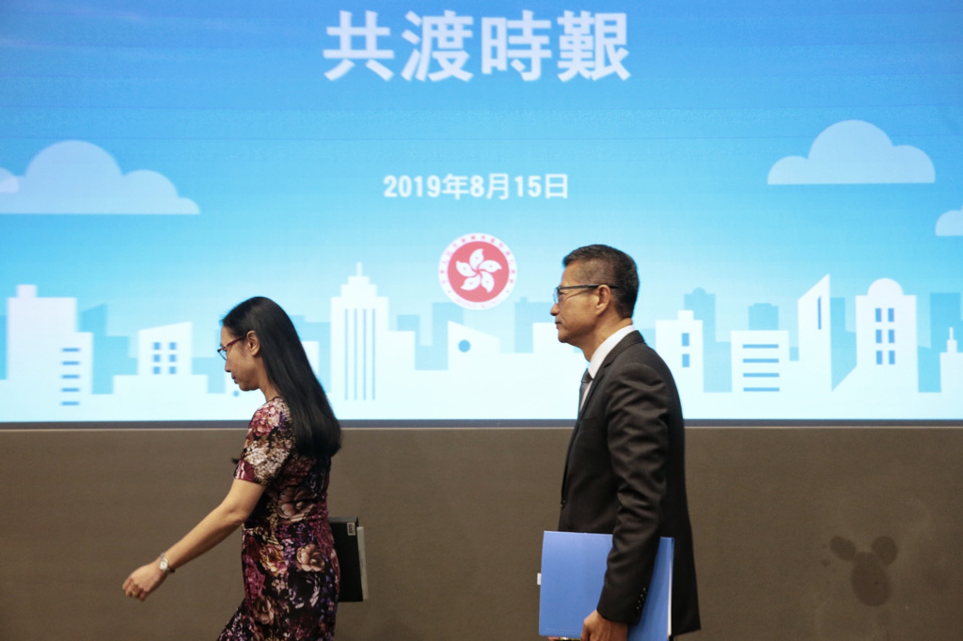香港因為中美貿易戰、反修例風波、新型冠狀病毒肺炎疫情等問題內外交困,經濟結構性下行,更有指情況比2003年SARS肆虐時更嚴重。(資料圖片/李澤彤攝) 香港因為中美貿易戰、反修例風波、新型冠狀病毒肺炎疫情等問題內外交困,經濟結構性下行,更有指情況比2003年SARS肆虐時更嚴重。(資料圖片/李澤彤攝)