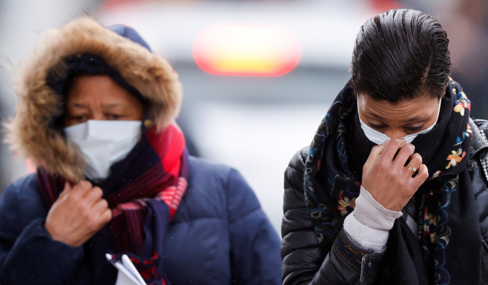 法國的新型冠狀病毒疫情持續發展,當地的確診人數增至38人。民眾外出時不忘戴上口罩。(Reuters) 法國的新型冠狀病毒疫情持續發展,當地的確診人數增至38人。民眾外出時不忘戴上口罩。(Reuters)