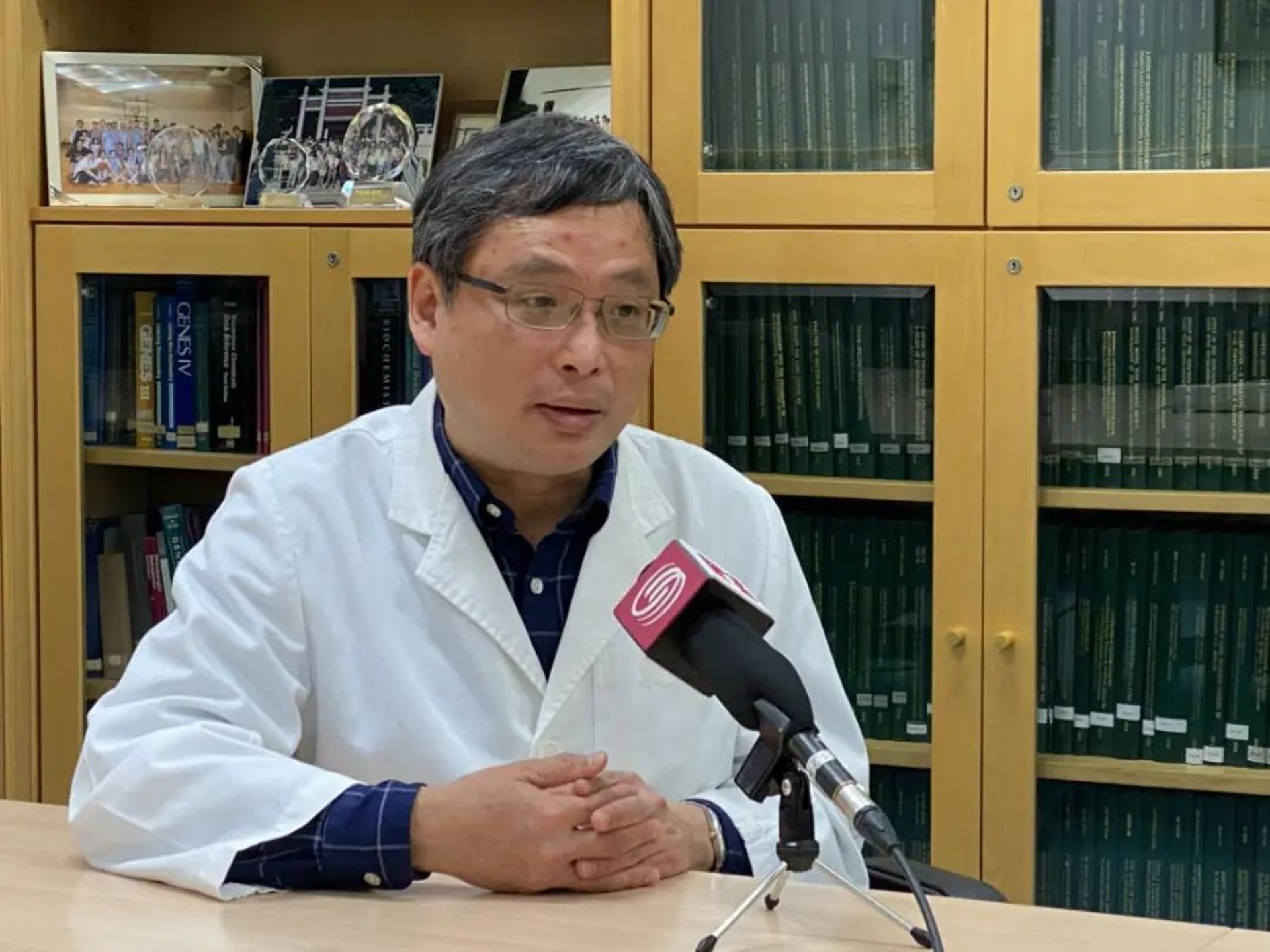 香港大學生物醫學學院教授、病毒學專家金冬雁。(網上圖片) 香港大學生物醫學學院教授、病毒學專家金冬雁。(網上圖片)