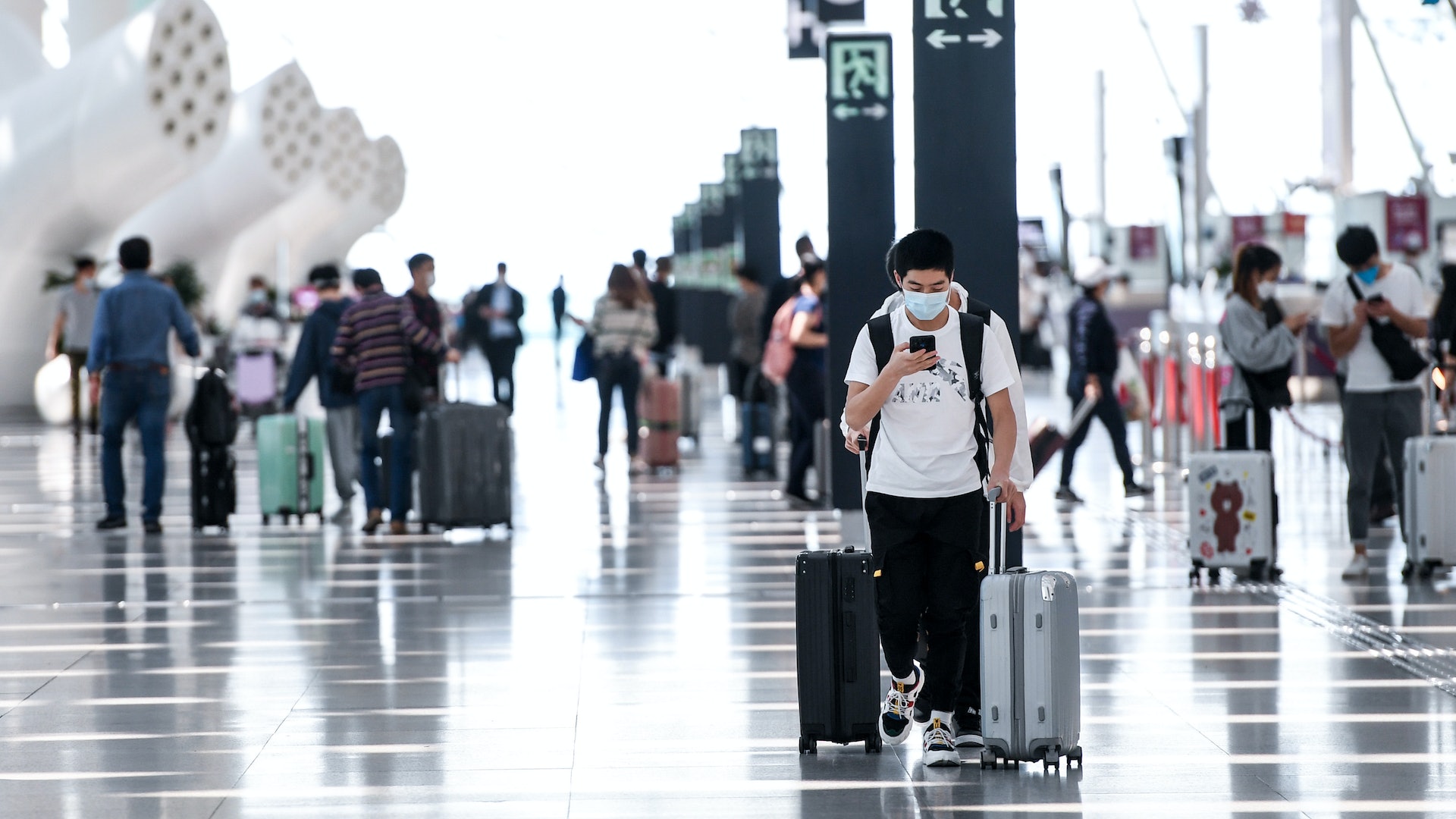 15日零時起內地口岸全面恢復快捷通關 旅客可自行打印出入境記錄 15日零時起內地口岸全面恢復快捷通關 旅客可自行打印出入境記錄