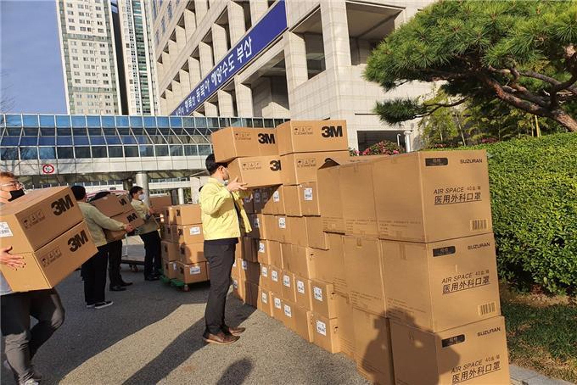 上海市政府向釜山市捐贈的口罩。(釜山市政府) 上海市政府向釜山市捐贈的口罩。(釜山市政府)